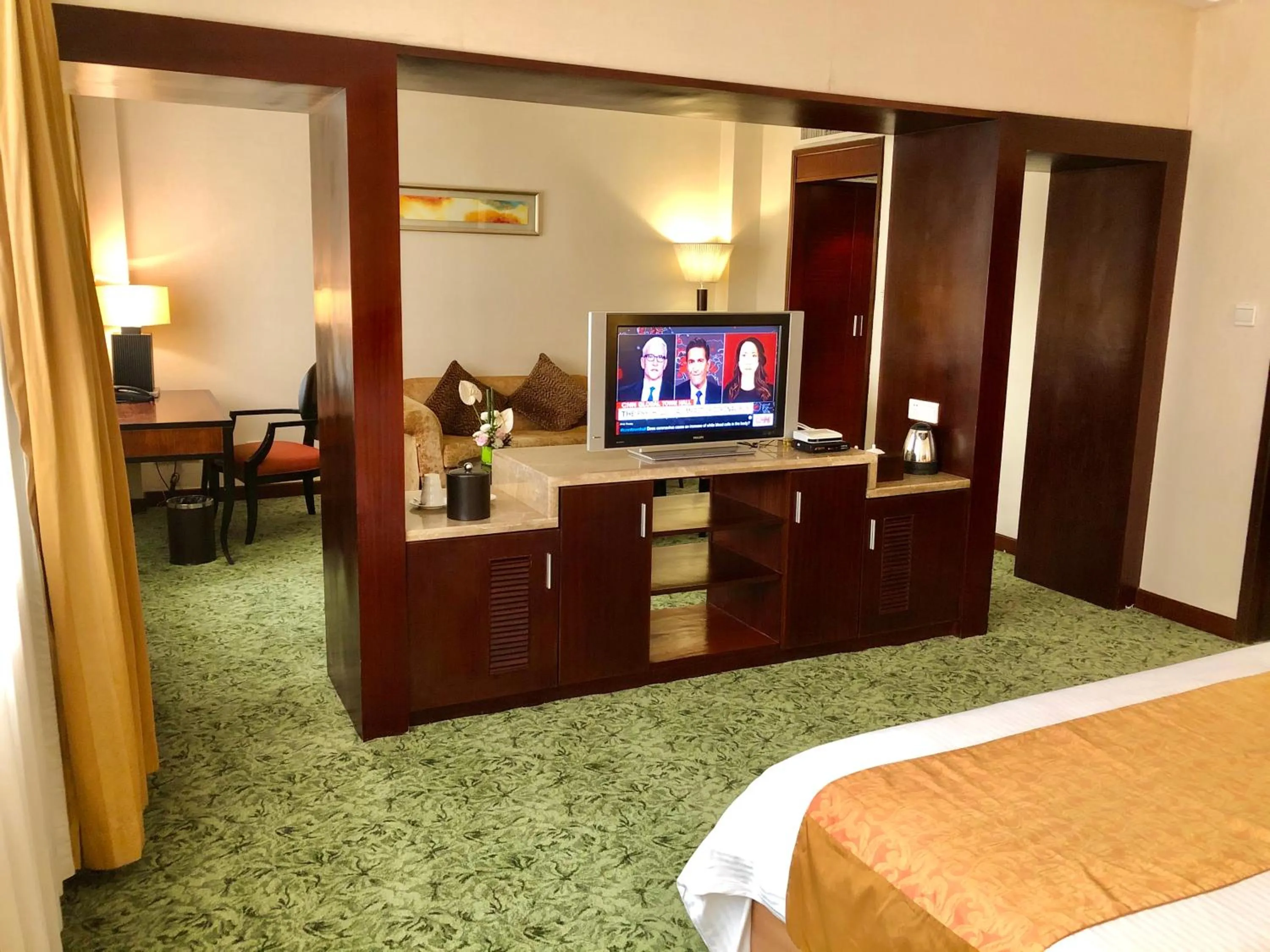 Property building, Bed in Ningbo Portman Plaza Hotel