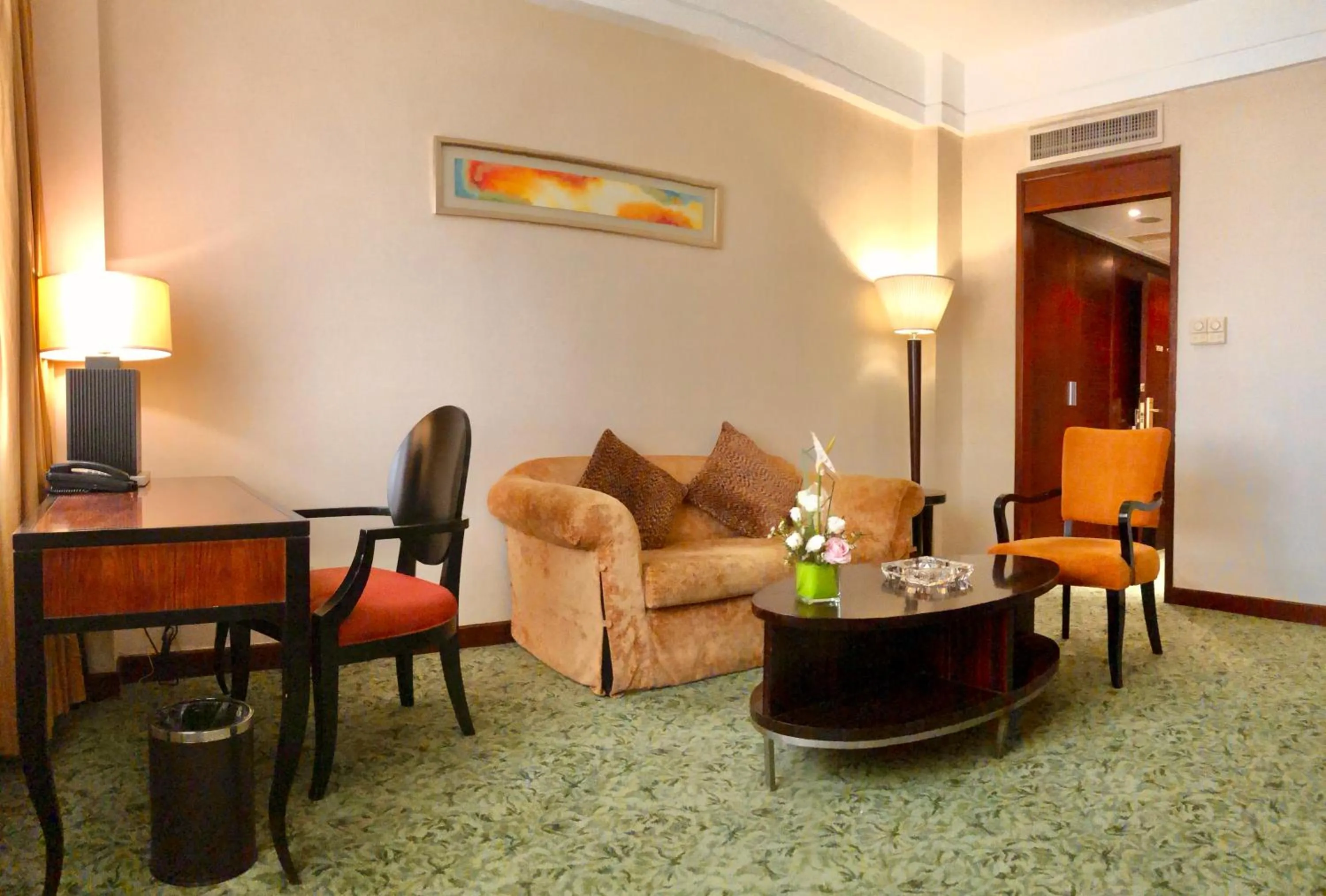 Living room in Ningbo Portman Plaza Hotel