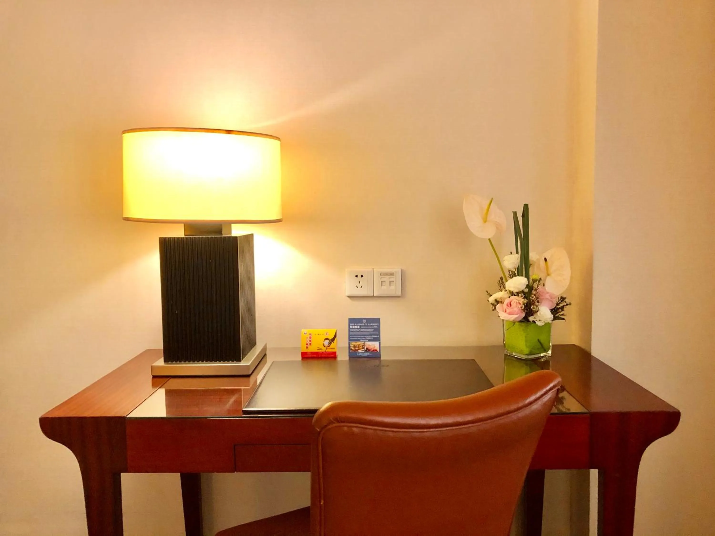 Seating area in Ningbo Portman Plaza Hotel