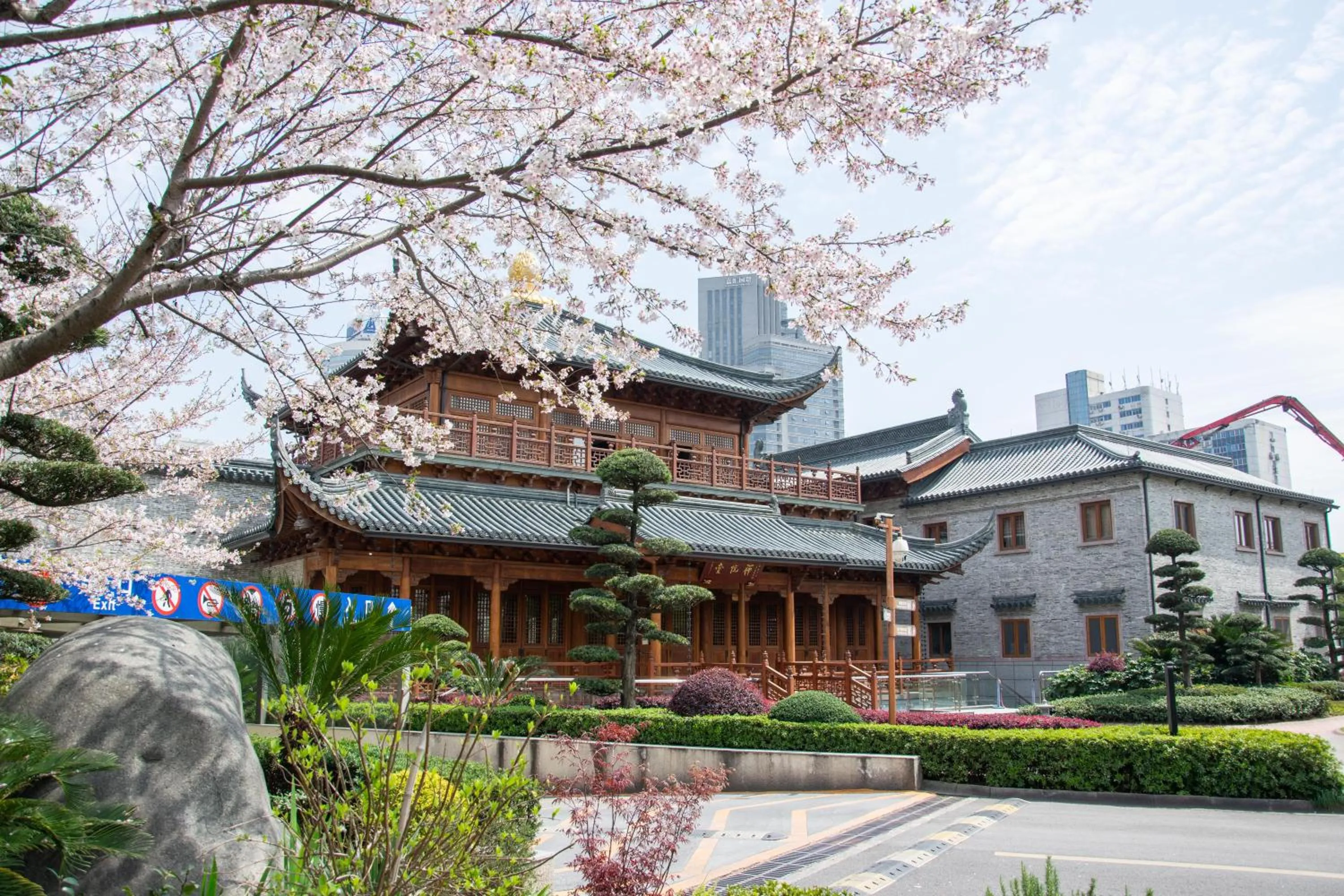Entertainment in Ningbo Portman Plaza Hotel