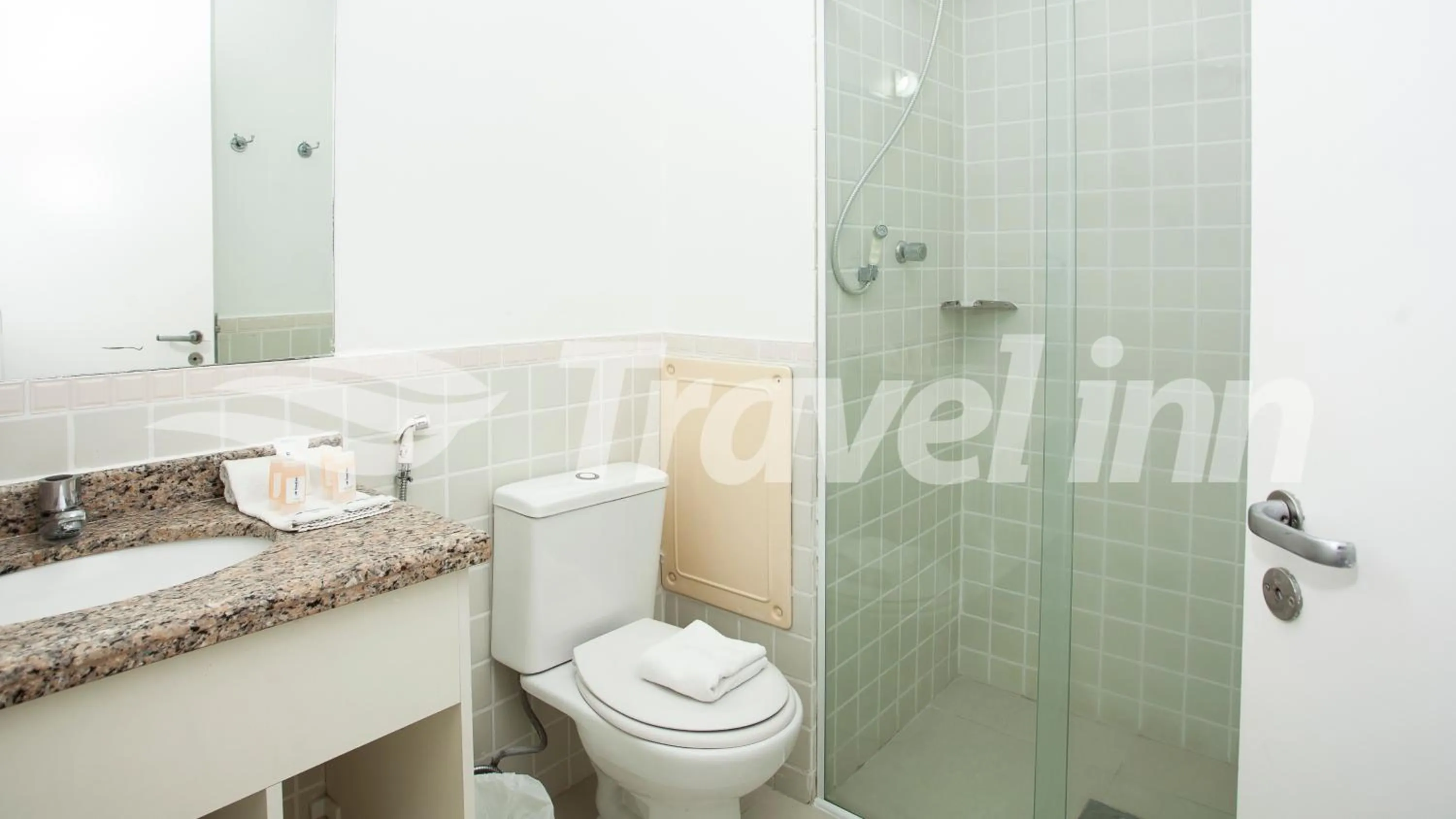 Shower in Travel Inn Flats Riviera