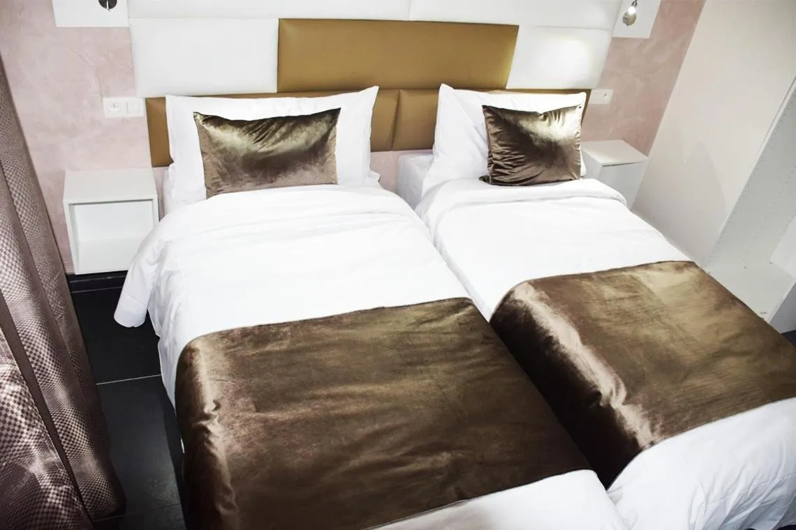 Bedroom, Bed in Hôtel onyx expo