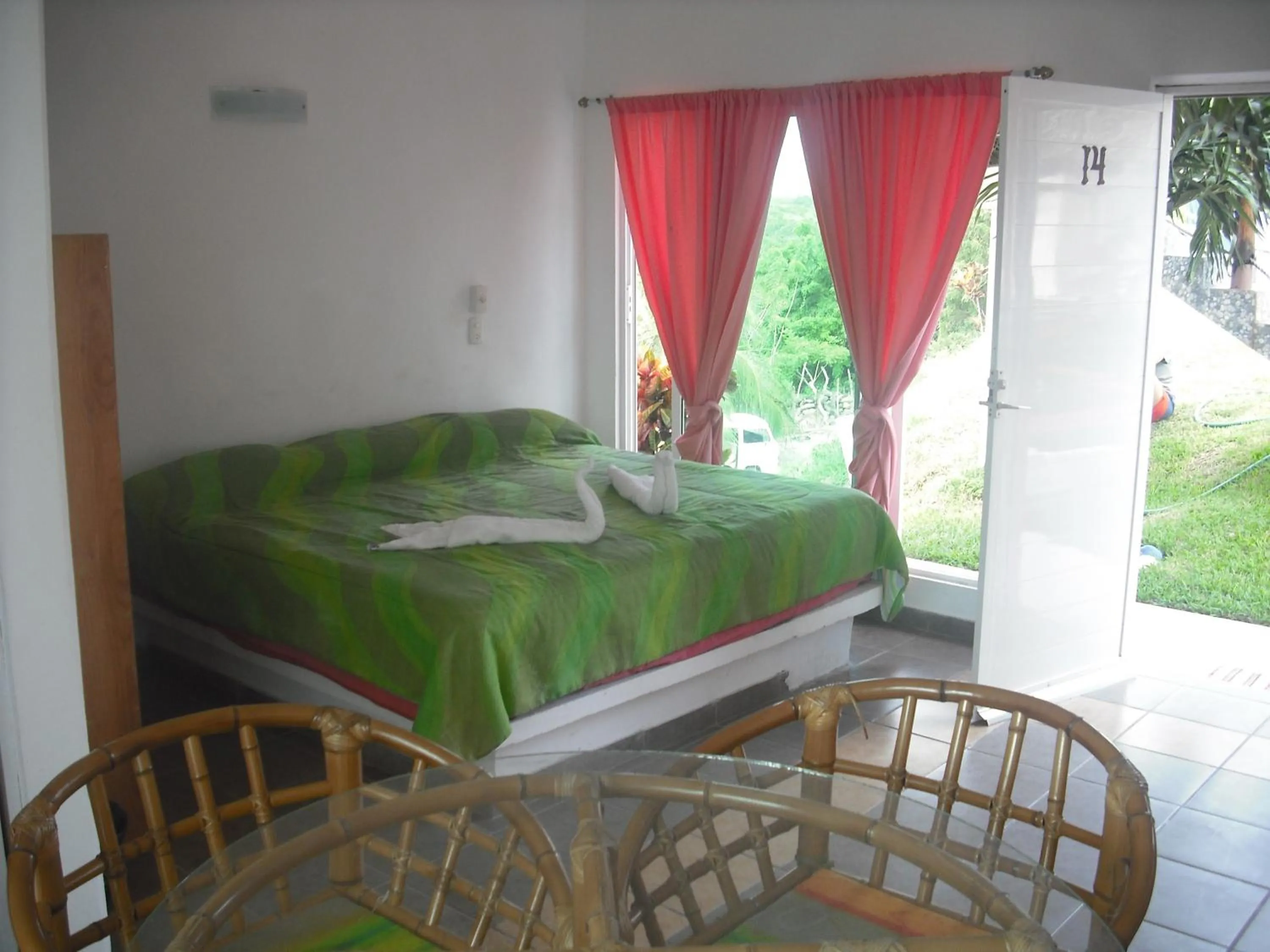 Bed in Hotel Villas del Rey