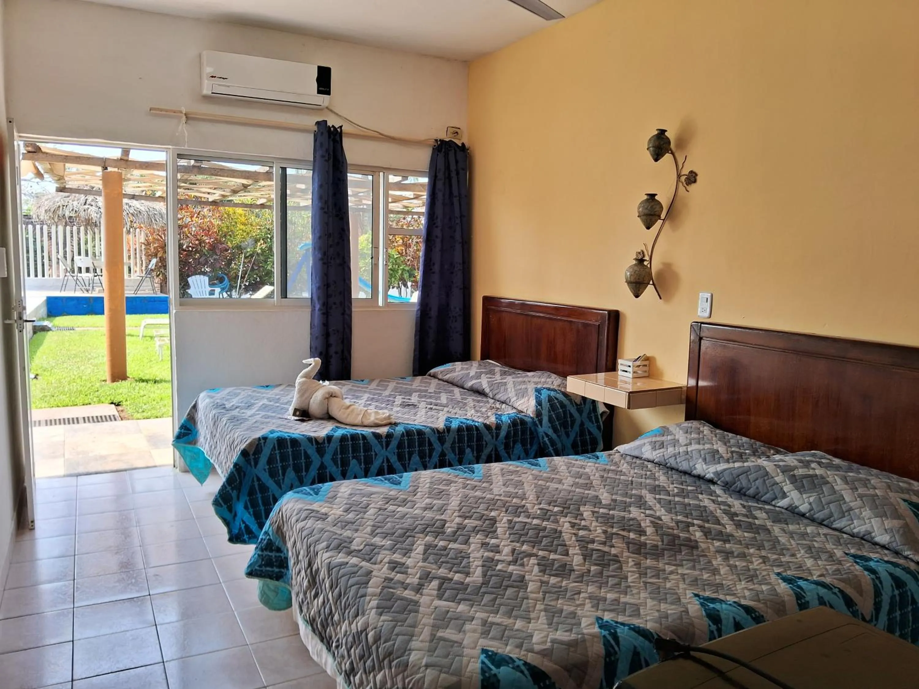 Bed in Hotel Villas del Rey