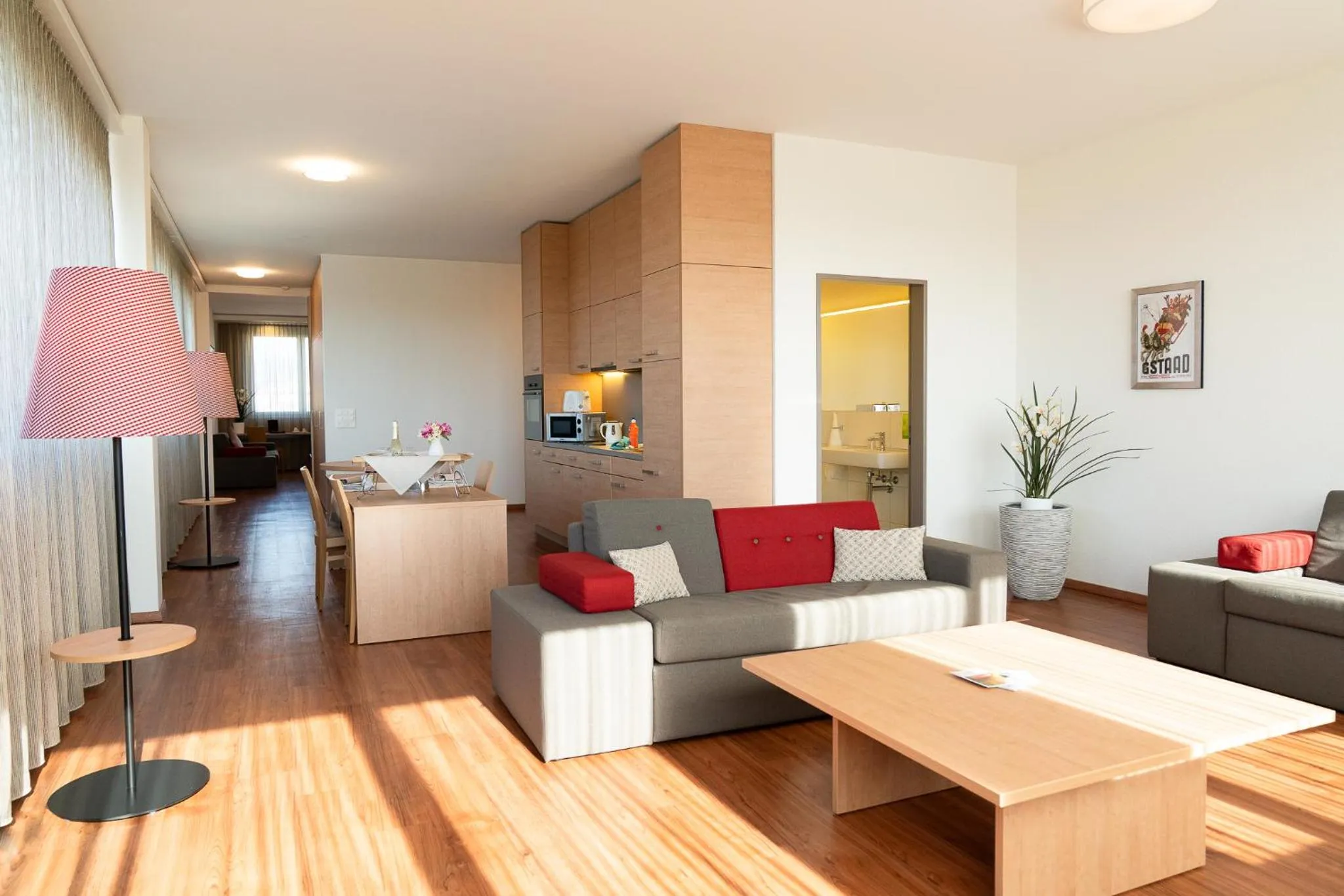 Kitchen or kitchenette in SwissEver Hotel Zug