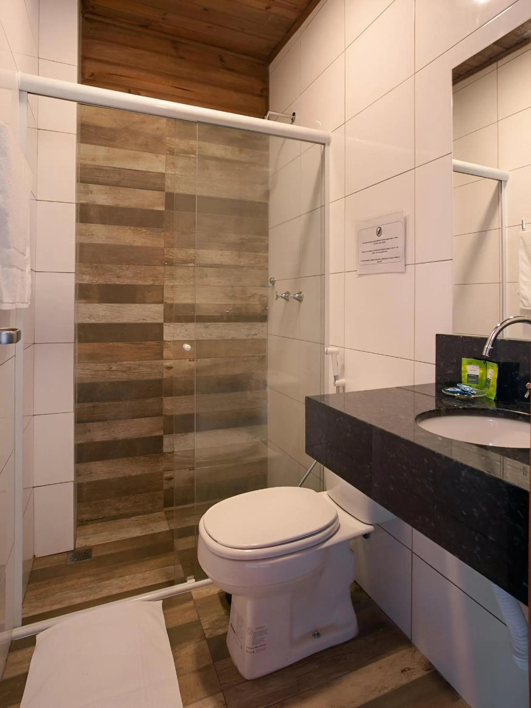 Bathroom in Pousada Moquirido