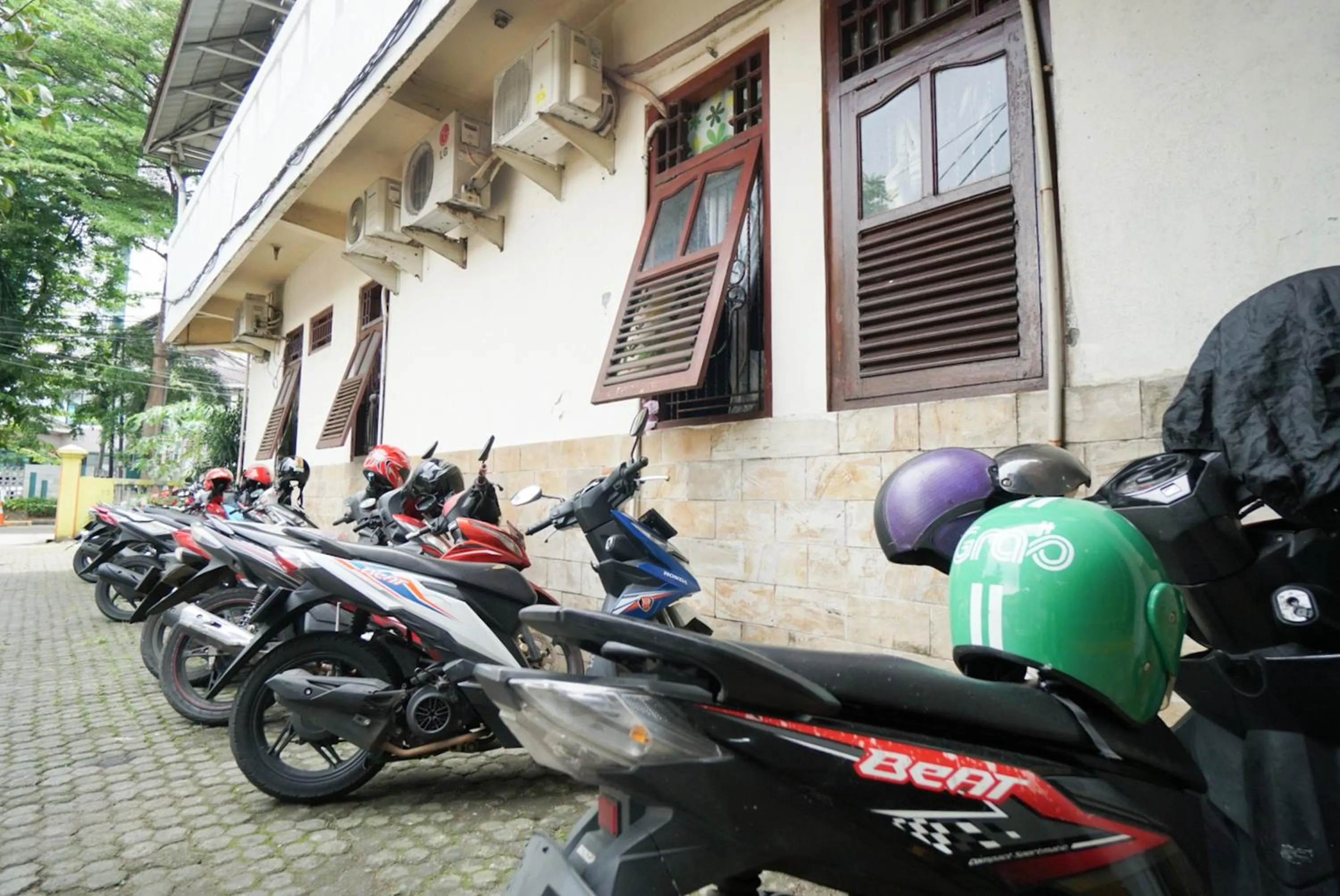 Parking in Griya Sawamah Syariah Mitra RedDoorz