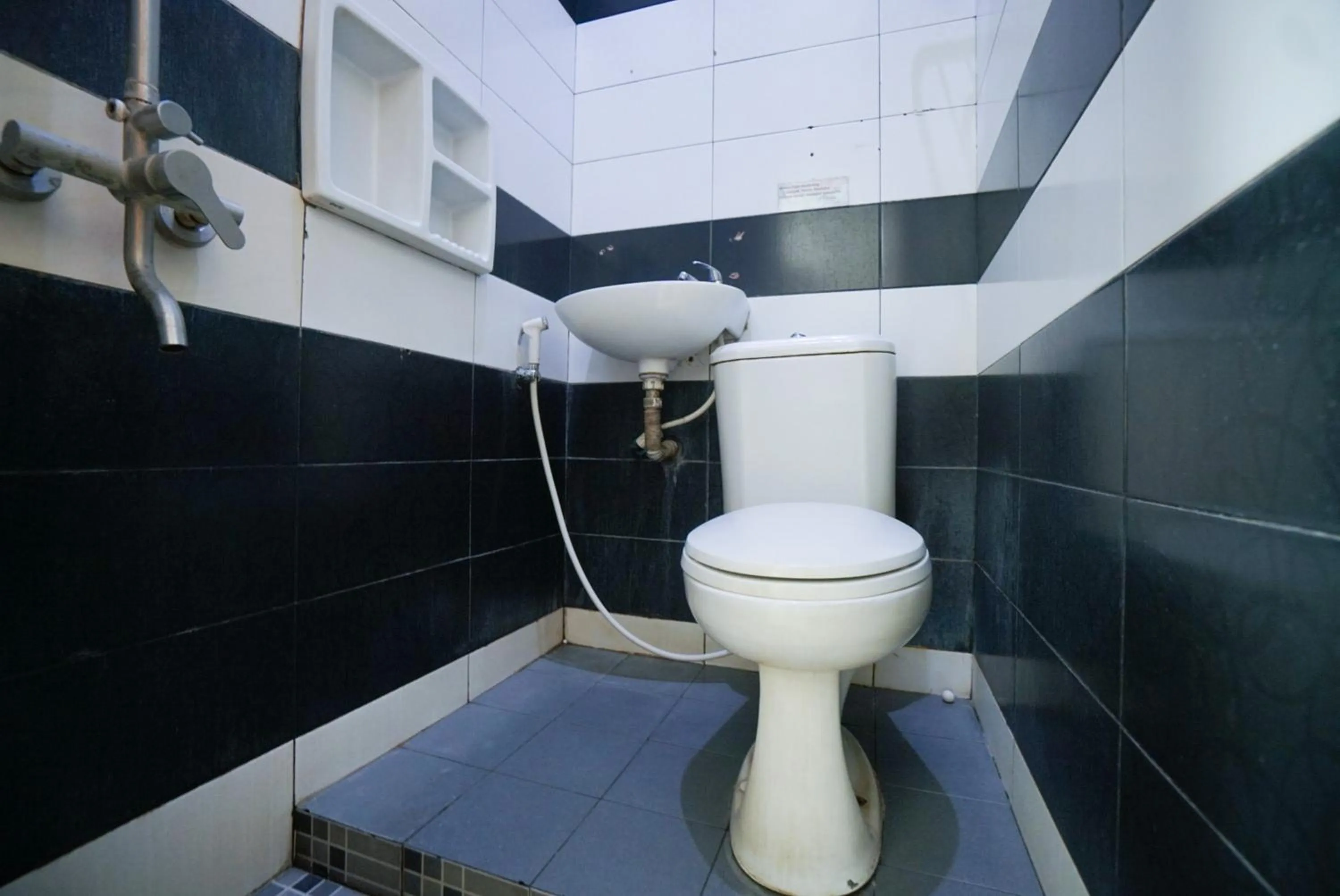 Shower in Griya Sawamah Syariah Mitra RedDoorz