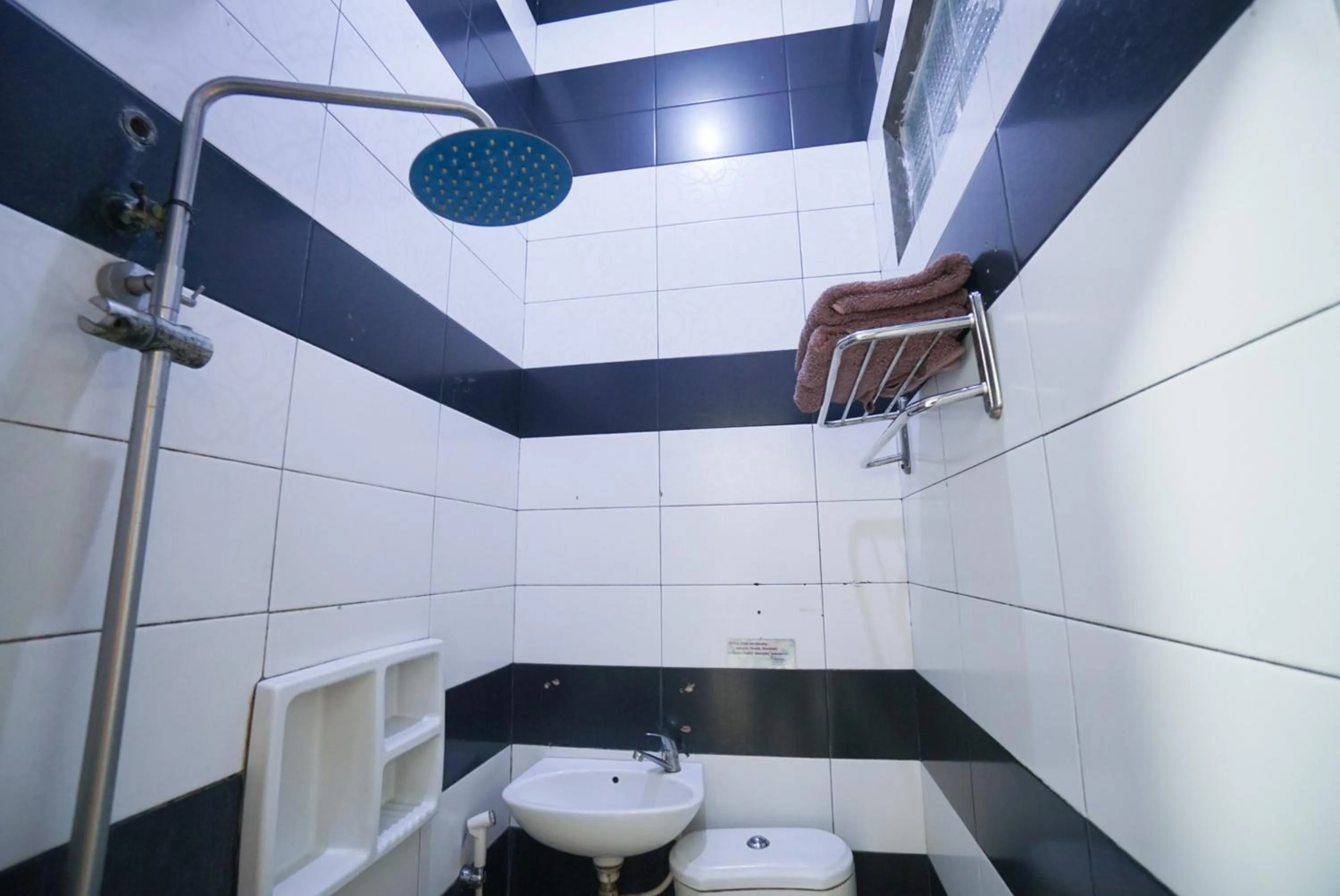 Shower in Griya Sawamah Syariah Mitra RedDoorz