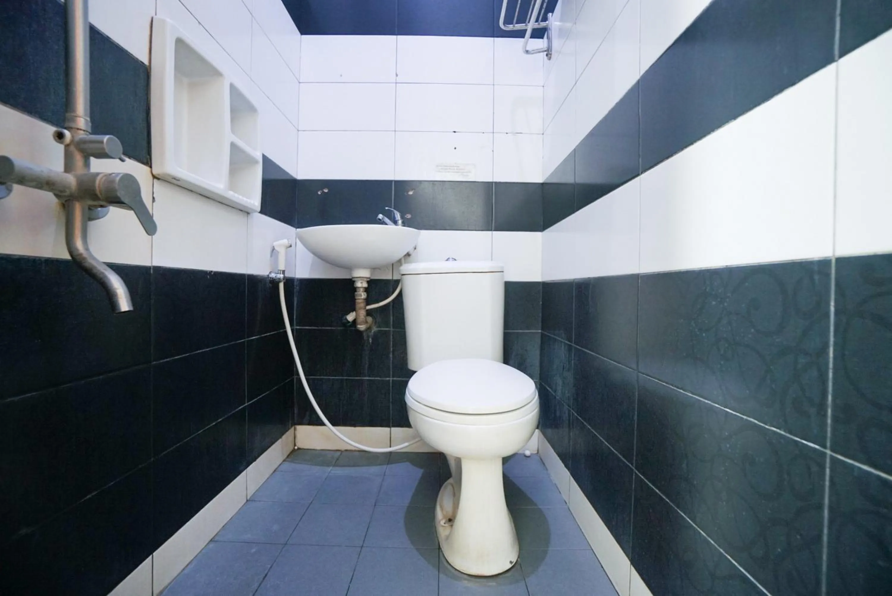 Shower in Griya Sawamah Syariah Mitra RedDoorz