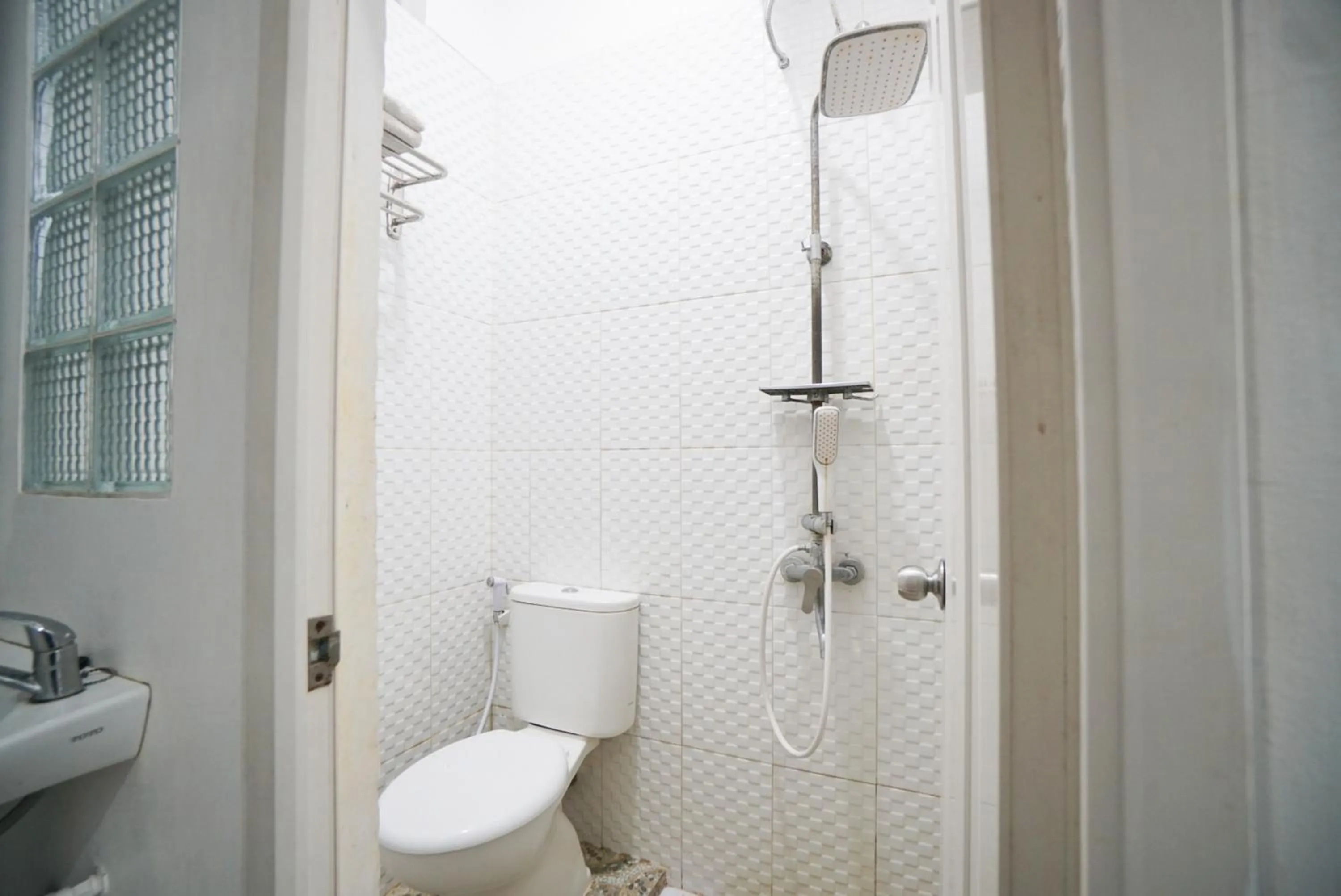 Shower in Griya Sawamah Syariah Mitra RedDoorz