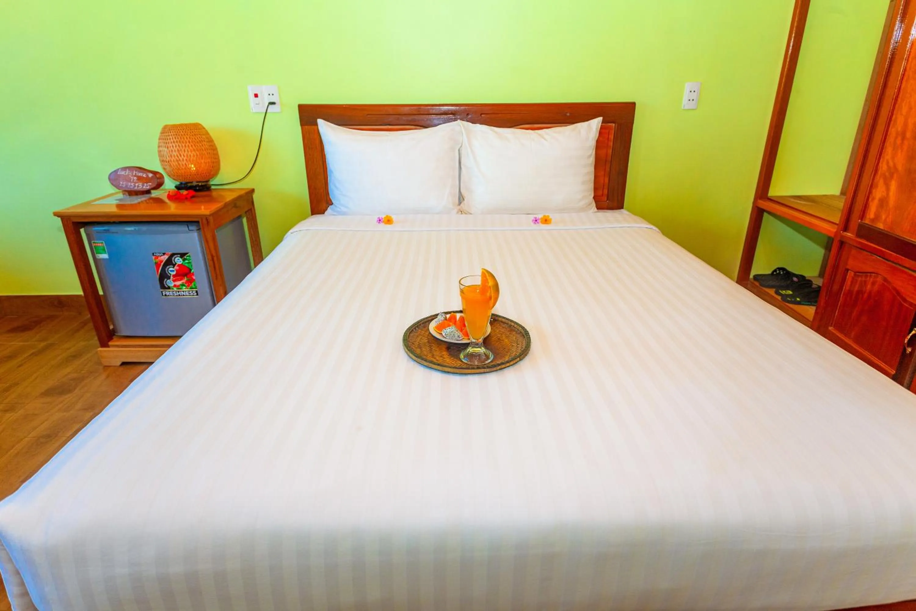 Photo of the whole room, Bed in Lucky Homes