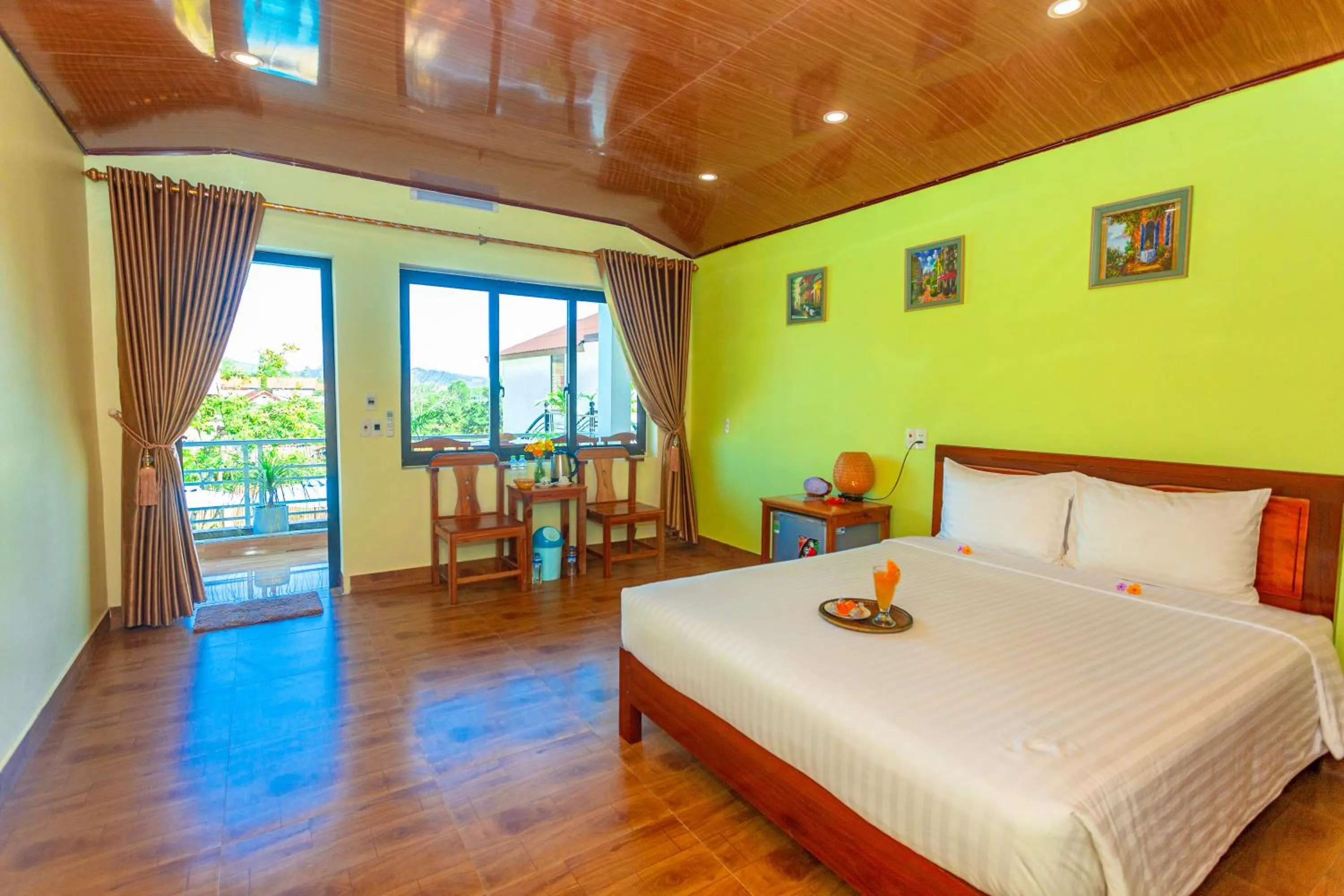 Photo of the whole room, Bed in Lucky Homes