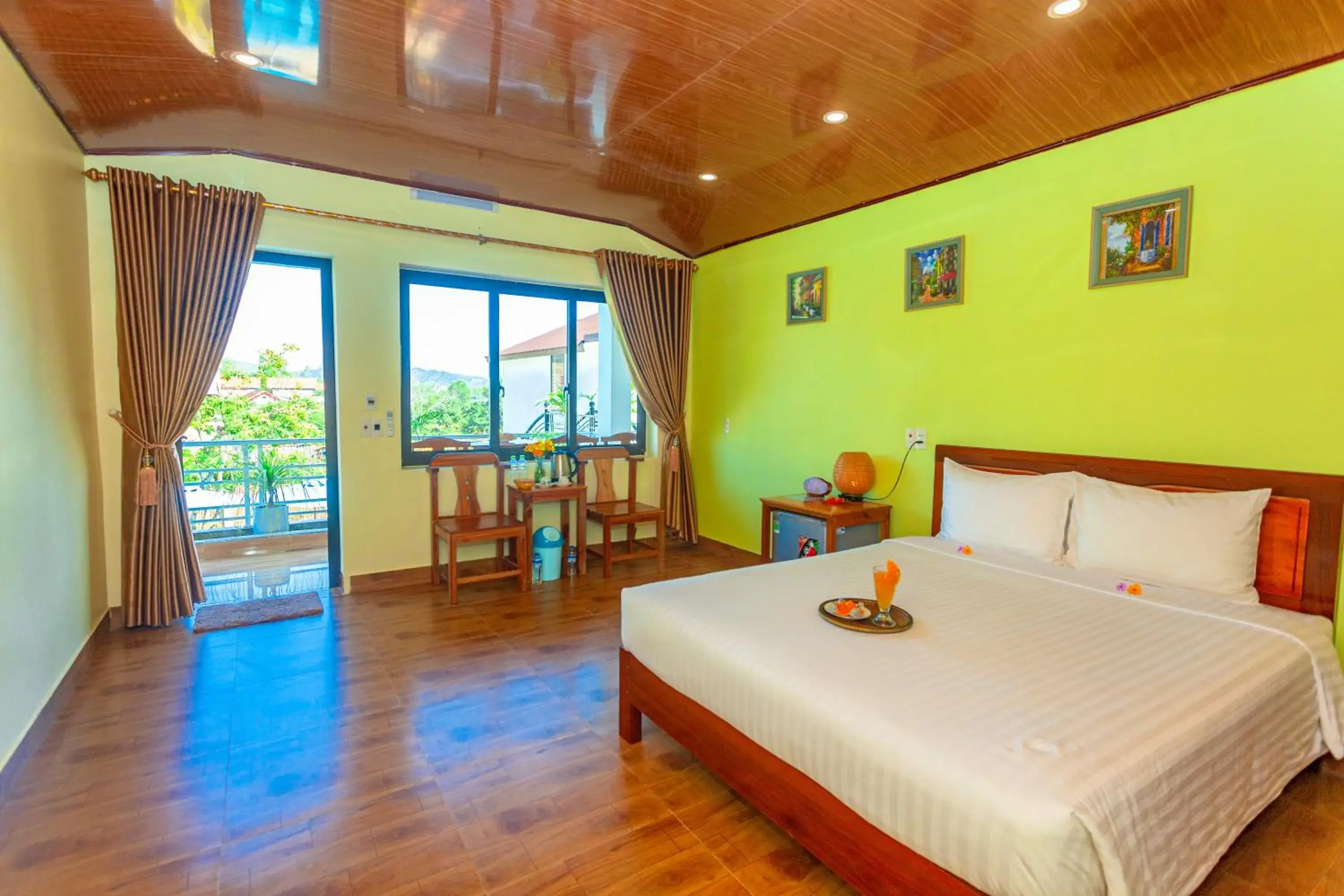 King Room with Mountain View - single occupancy in Lucky Homes King Room with Mountain View - single occupancy in Lucky Homes