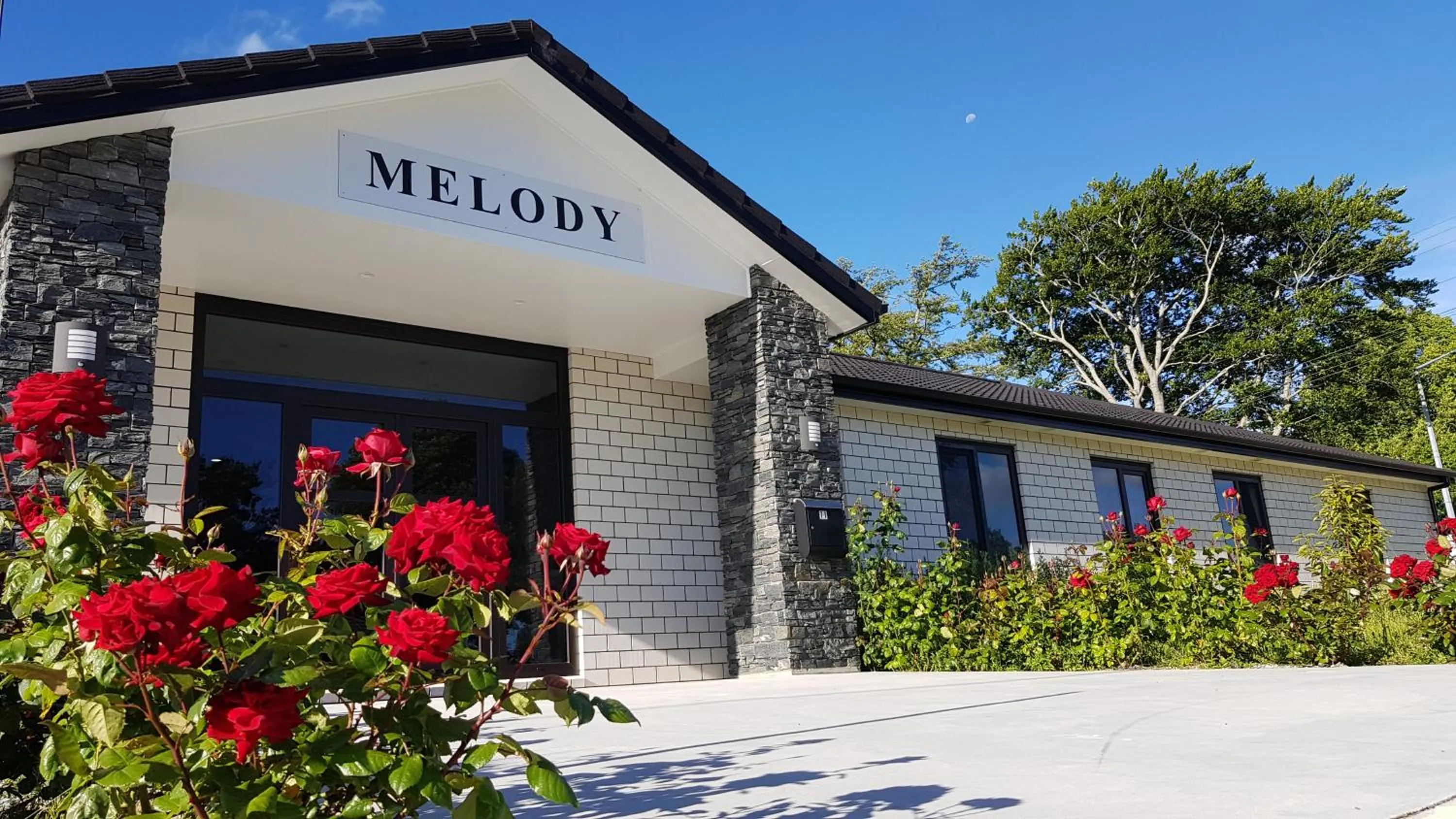 Facade/entrance in Melody