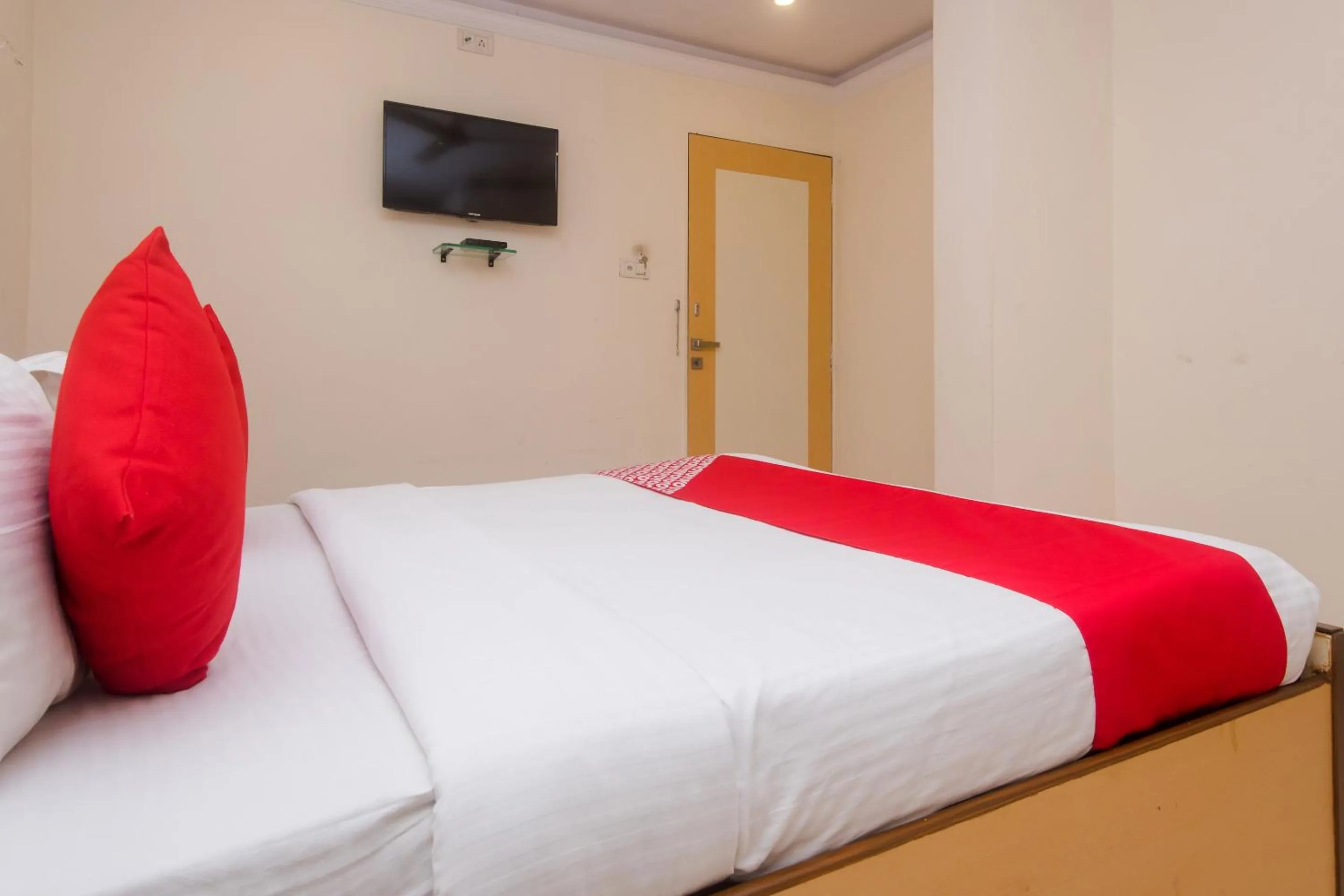 Bedroom, Bed in Capital O Orbit Inn Near Infiniti Mall