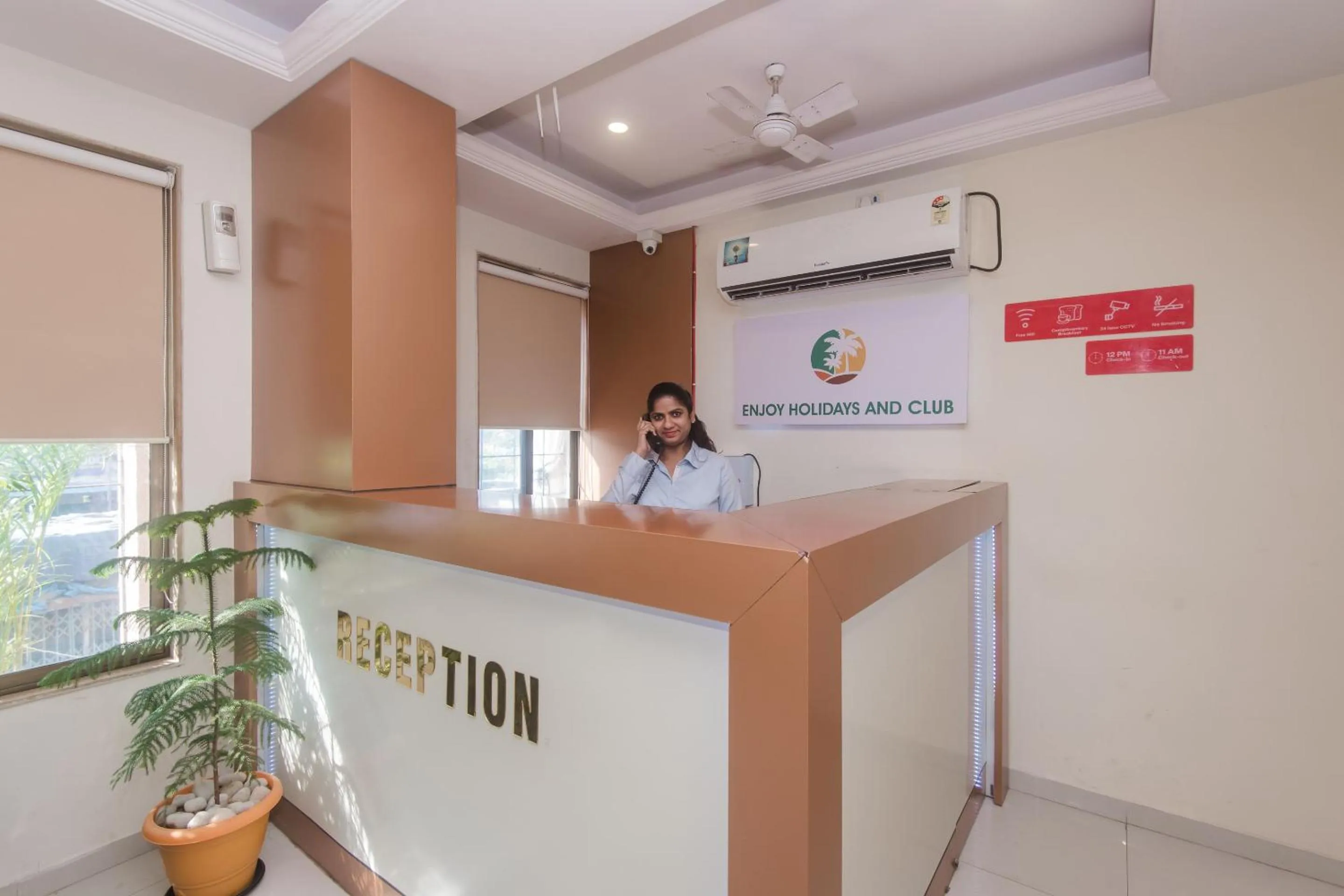 Lobby or reception in Capital O Orbit Inn Near Infiniti Mall