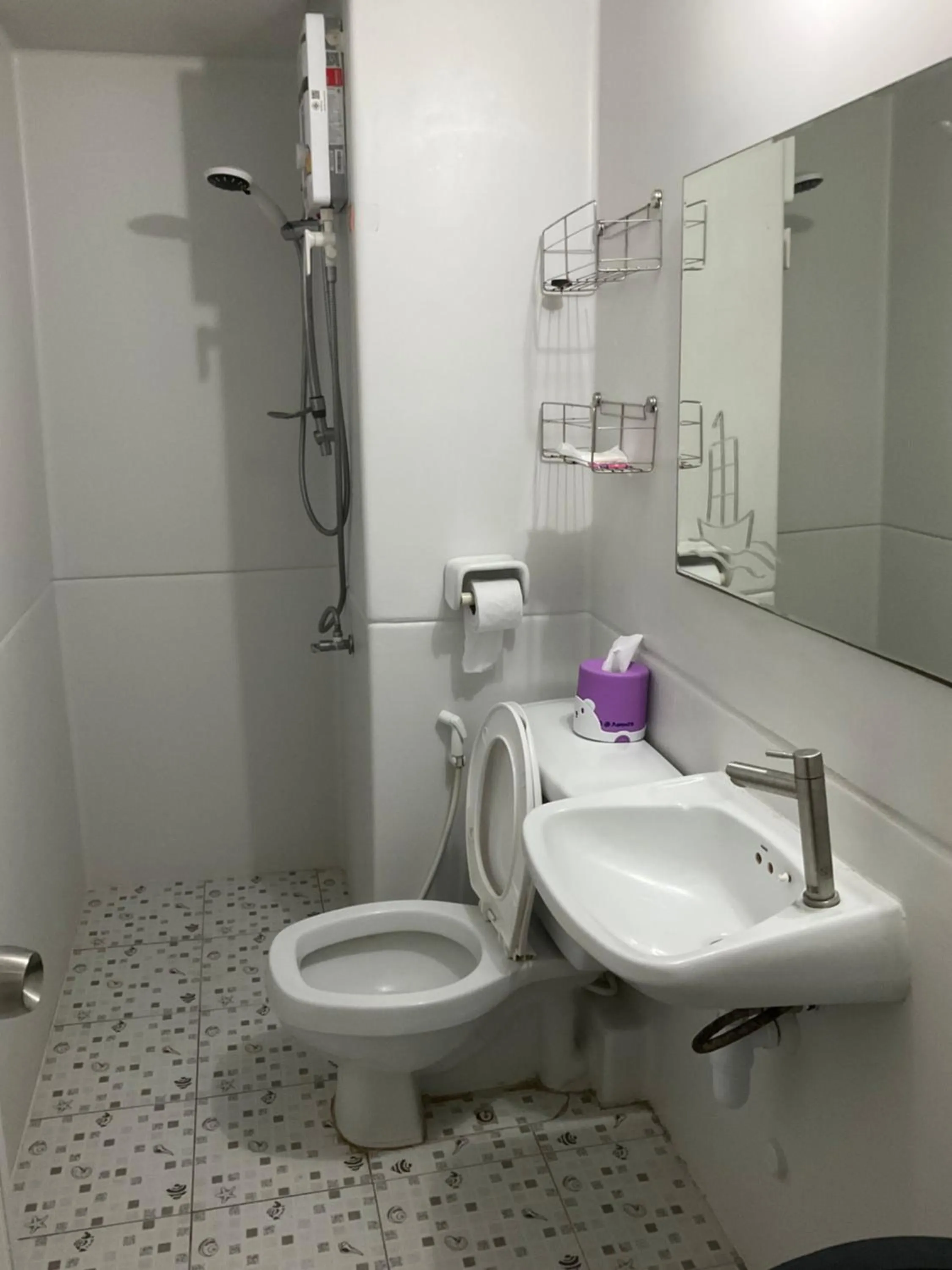 Shower in Dailyroom C3,C4by Anna