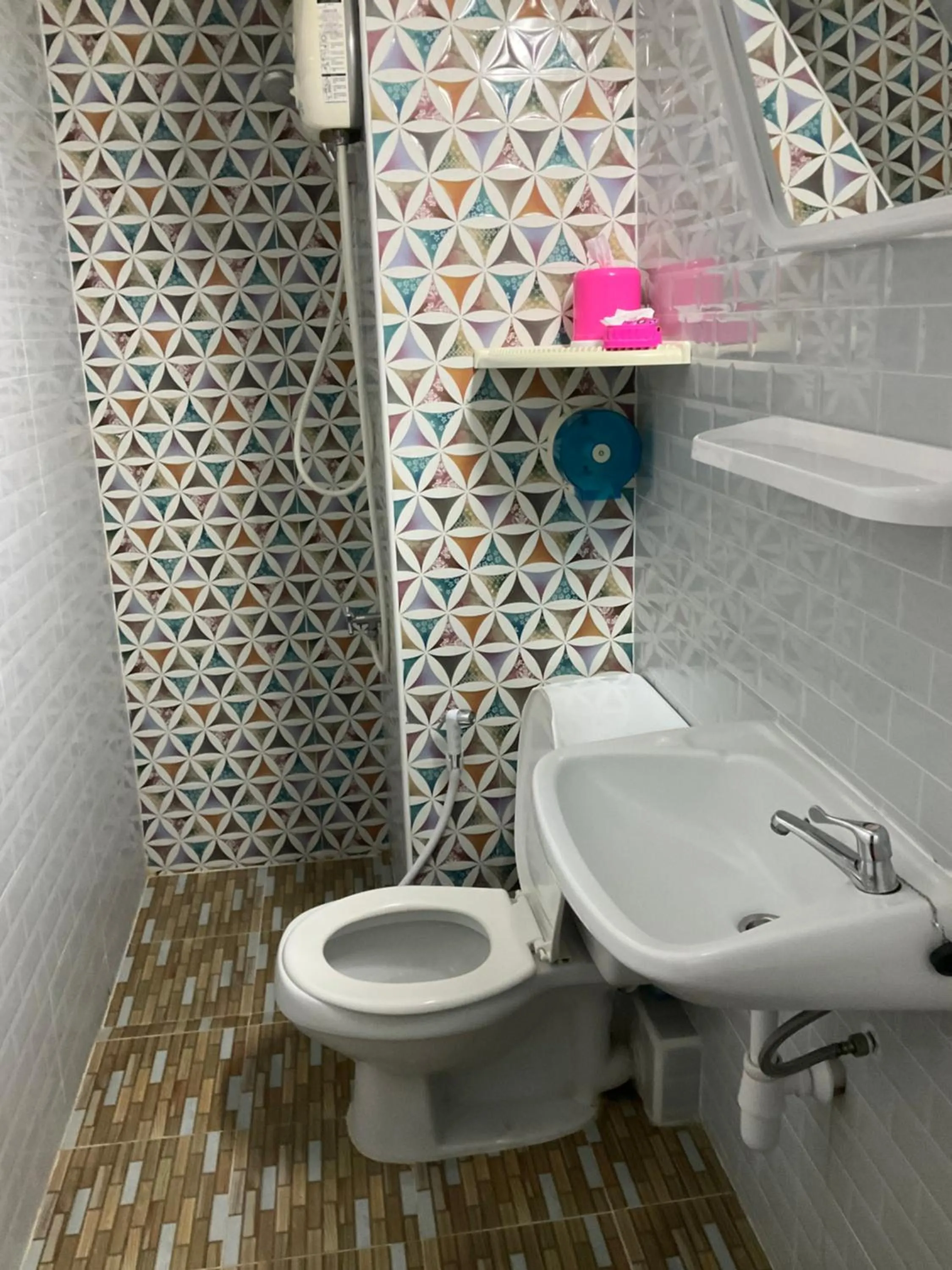 Shower in Dailyroom C3,C4by Anna