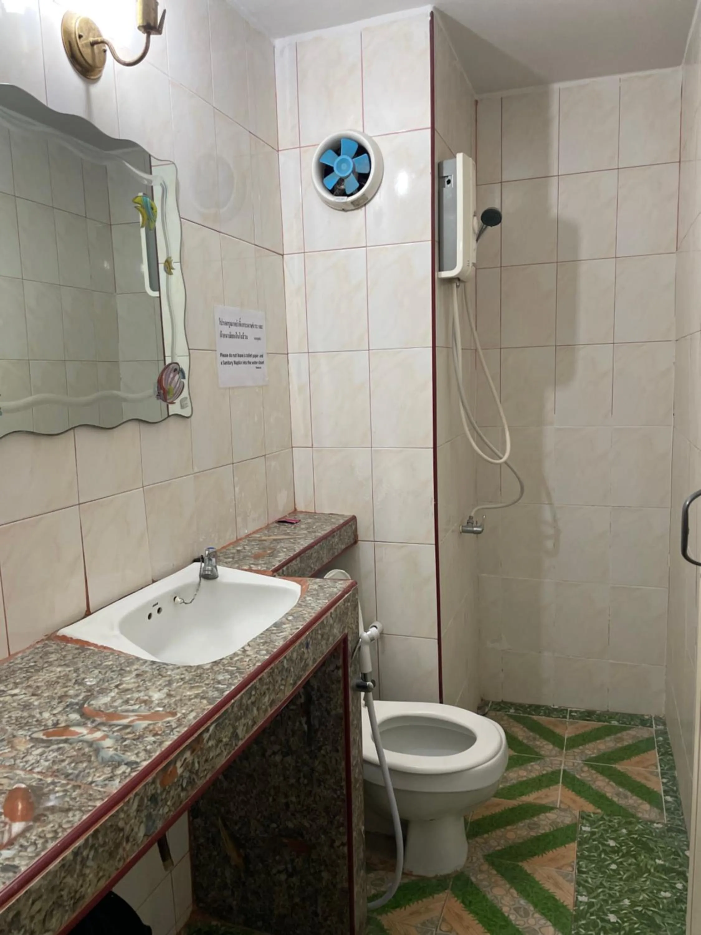 Shower in Dailyroom C3,C4by Anna