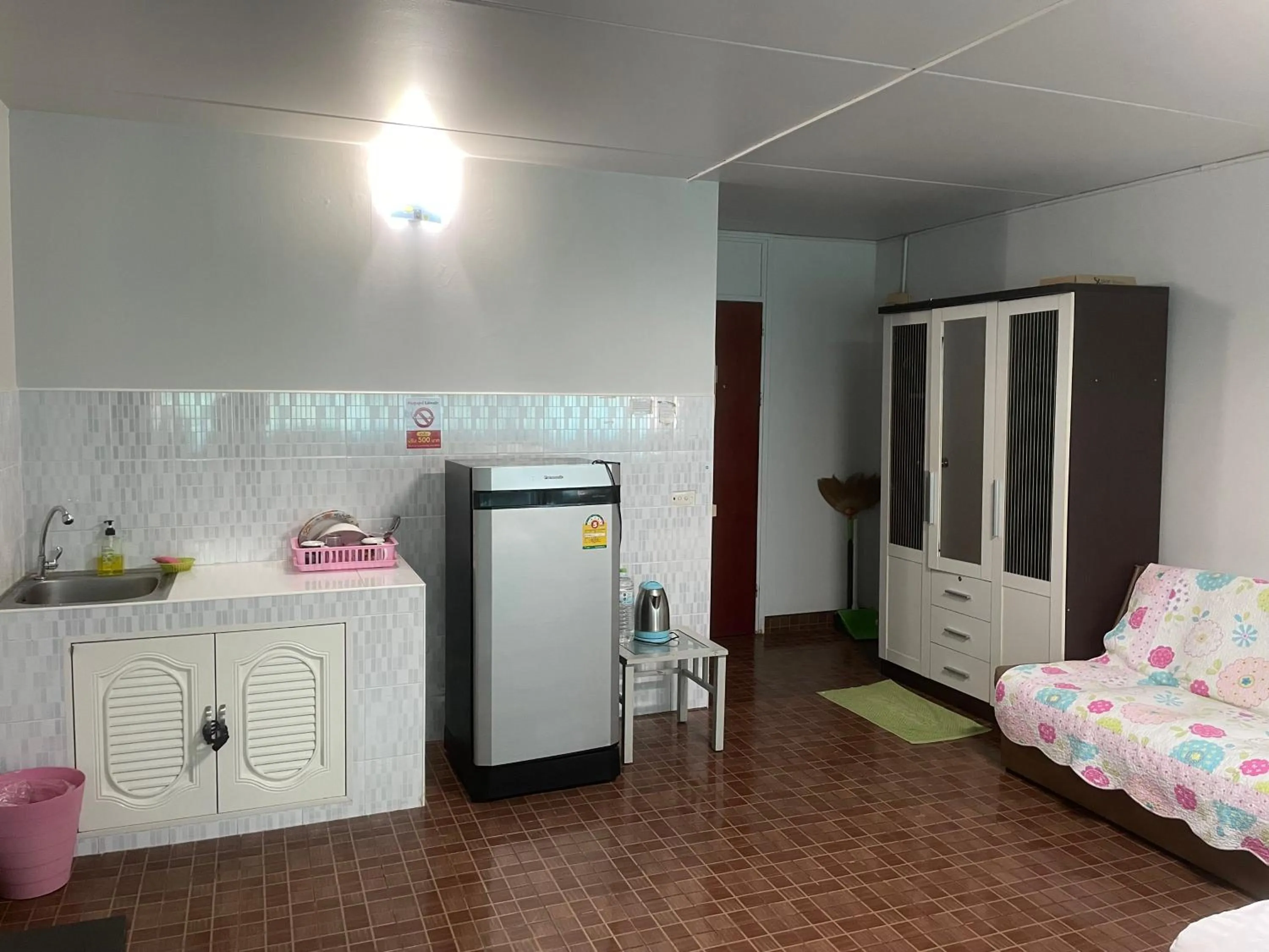 Area and facilities in Dailyroom C3,C4by Anna