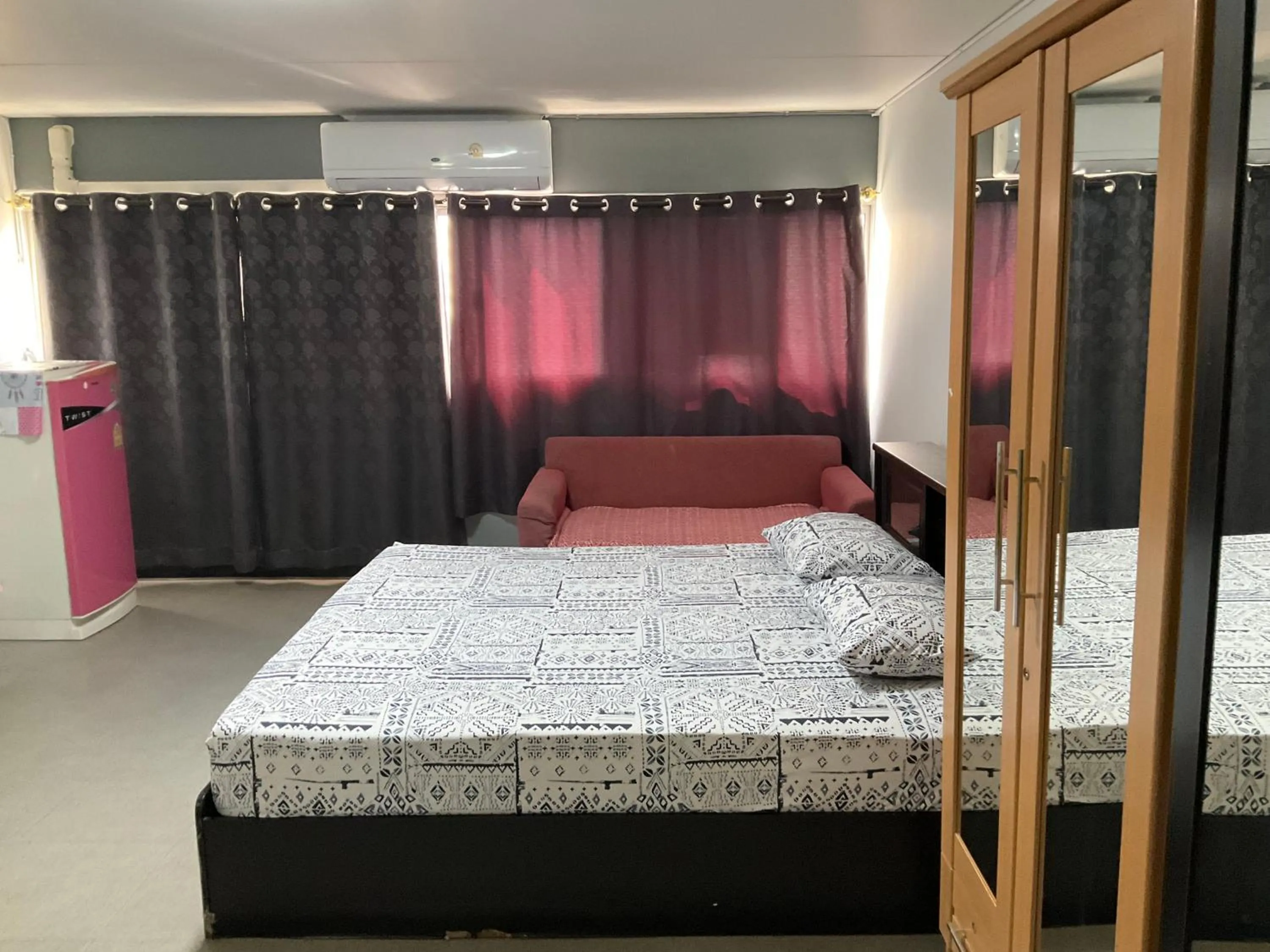 Bed in Dailyroom C3,C4by Anna