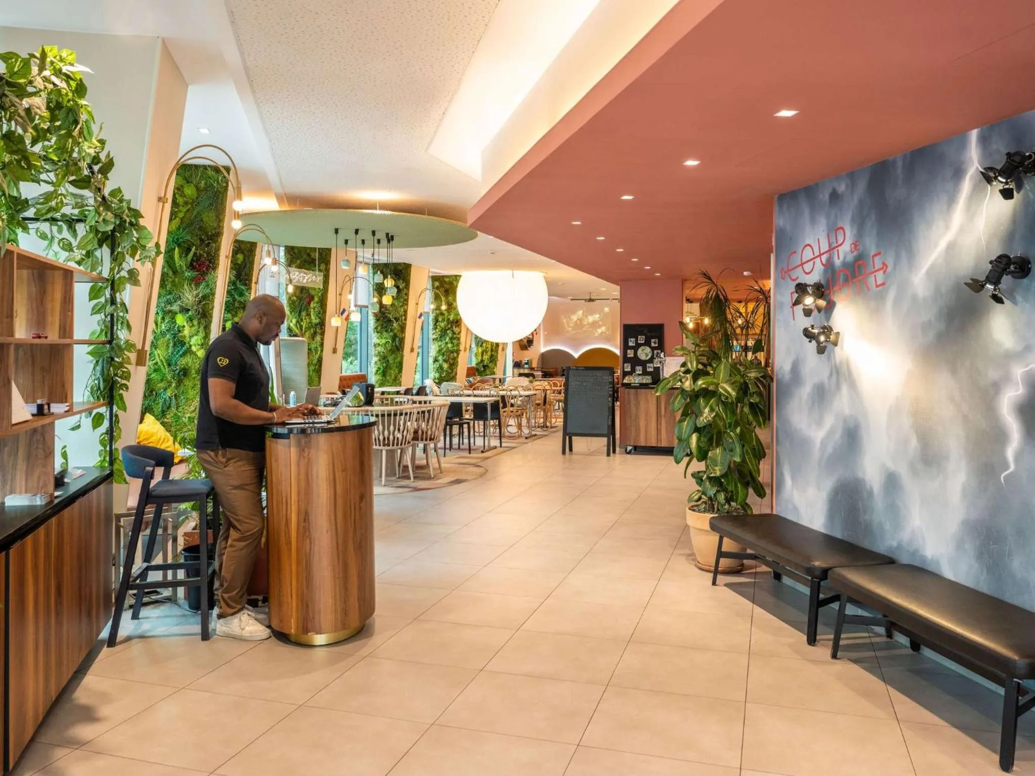 Lobby or reception in ibis Styles Paris Meteor Avenue d'Italie