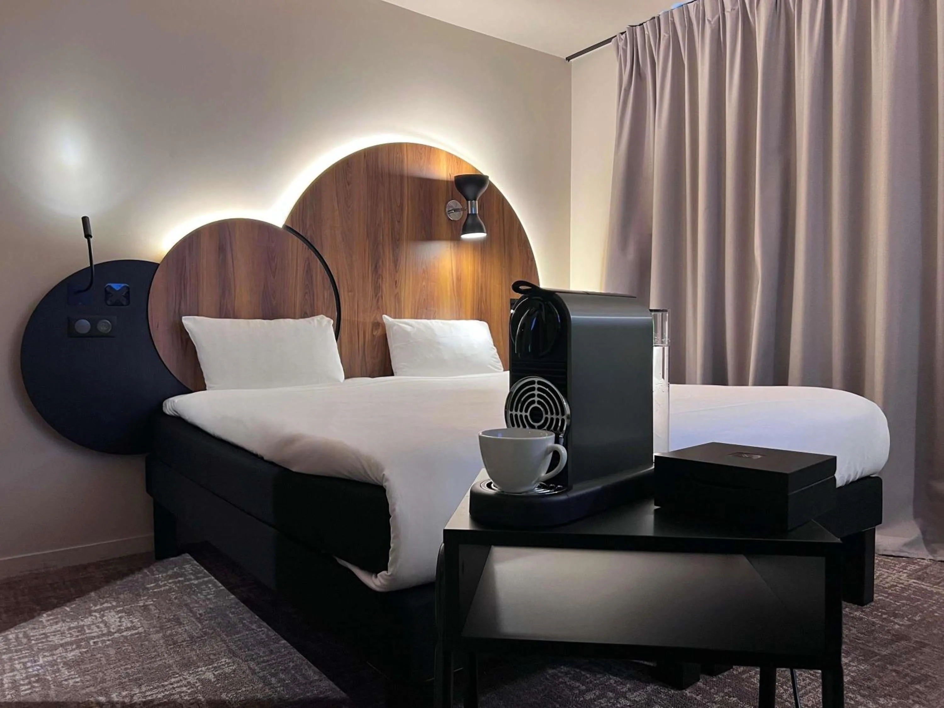 Bedroom, Bed in ibis Styles Paris Meteor Avenue d'Italie