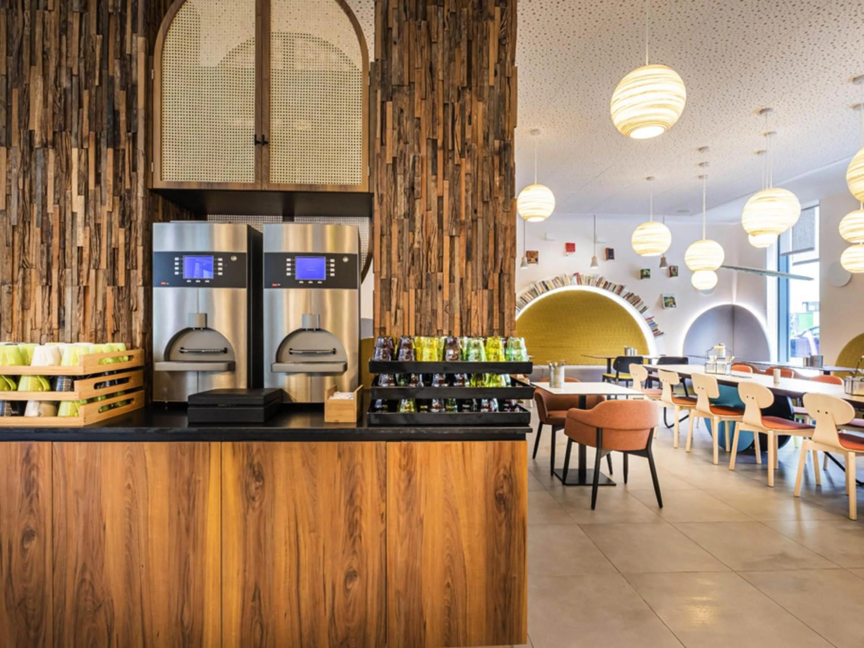 Restaurant/places to eat in ibis Styles Paris Meteor Avenue d'Italie