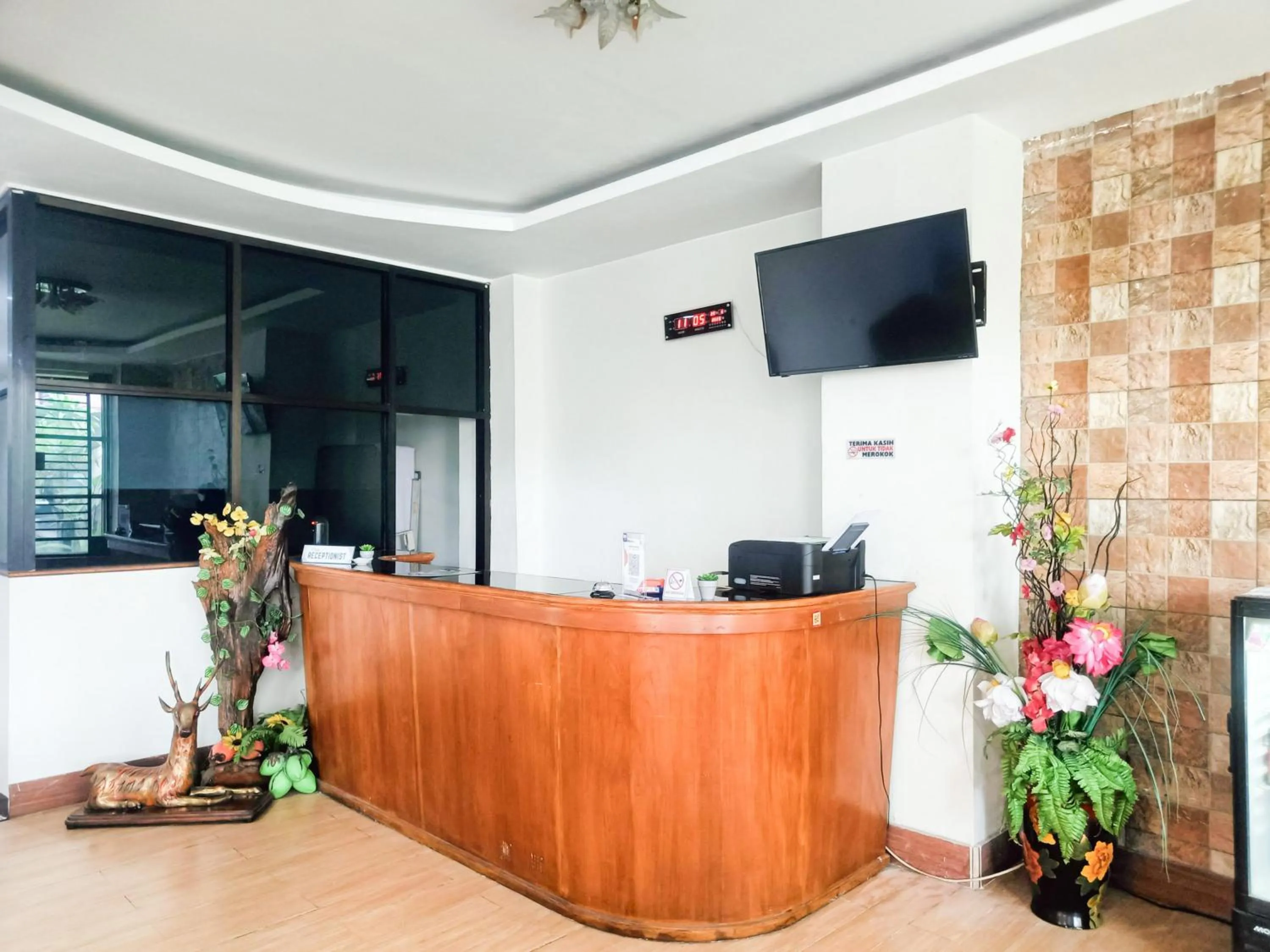 Lobby or reception in Hotel Prisma Mitra RedDoorz