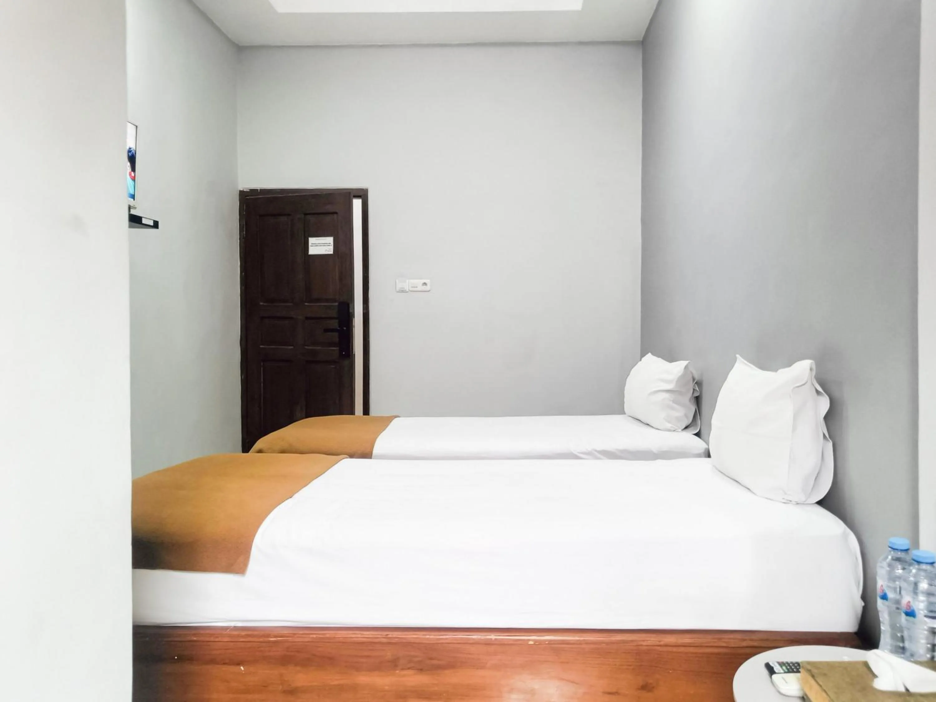 Bedroom, Bed in Hotel Prisma Mitra RedDoorz