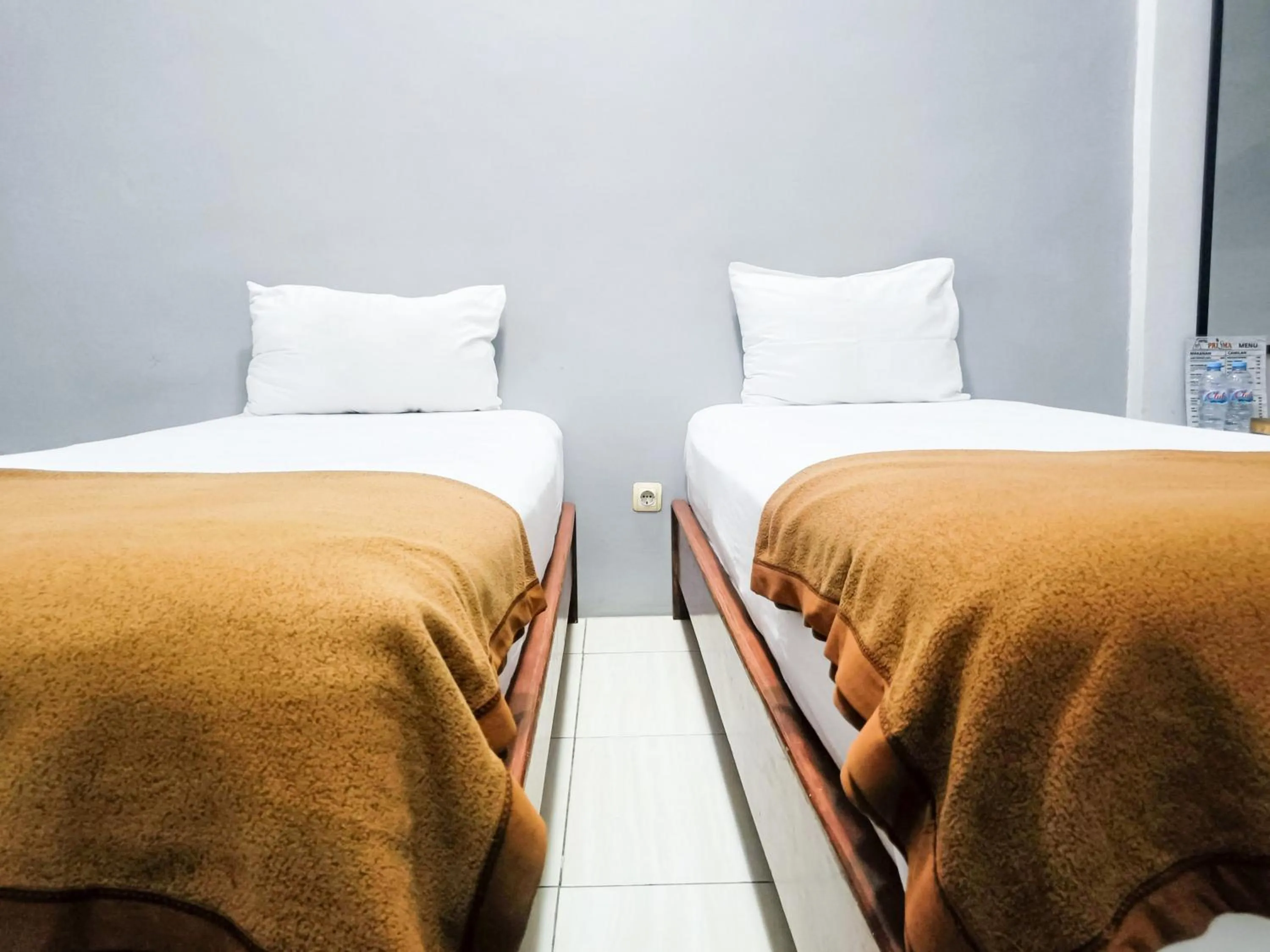 Bedroom, Bed in Hotel Prisma Mitra RedDoorz