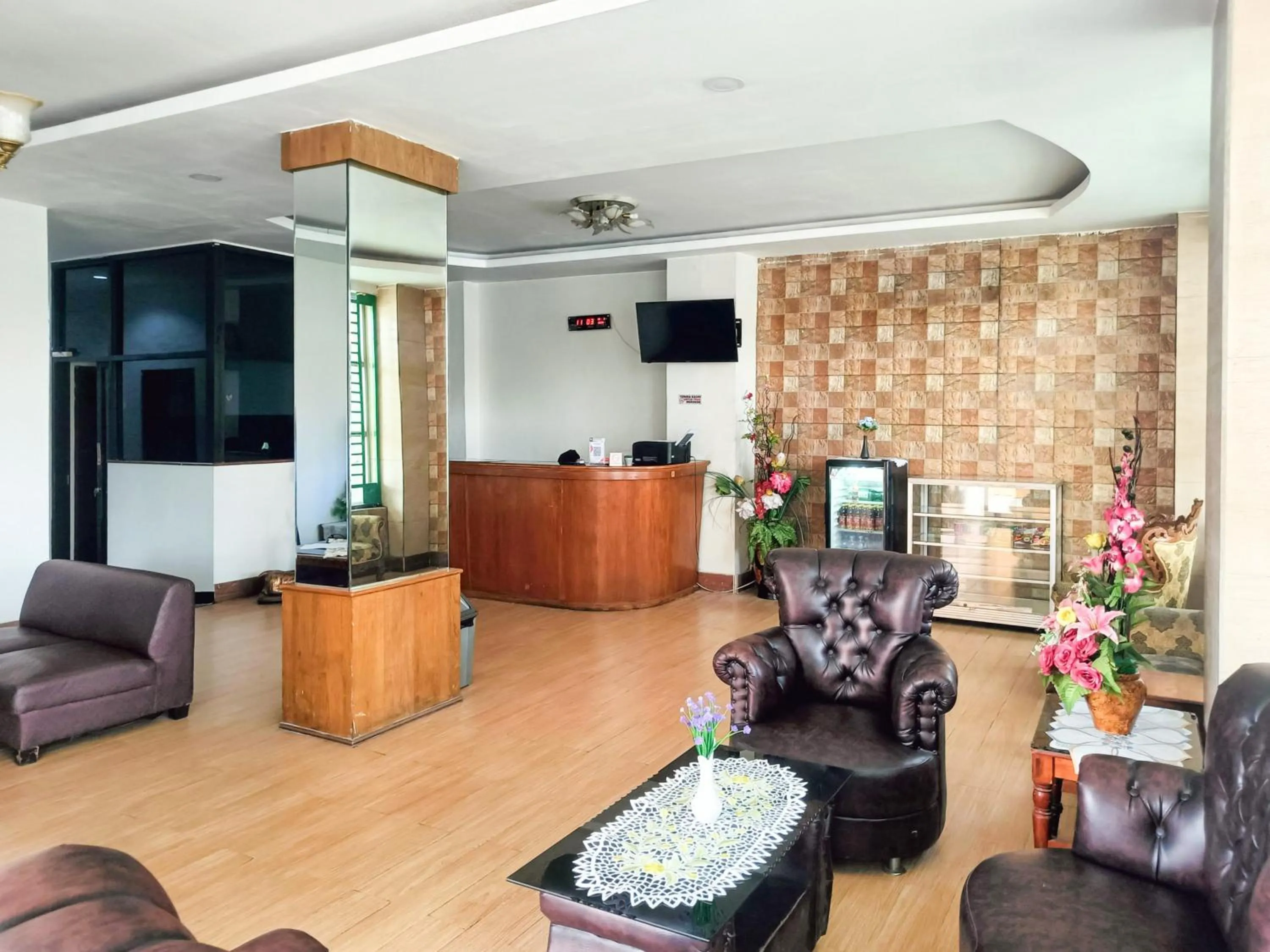 Lobby or reception in Hotel Prisma Mitra RedDoorz