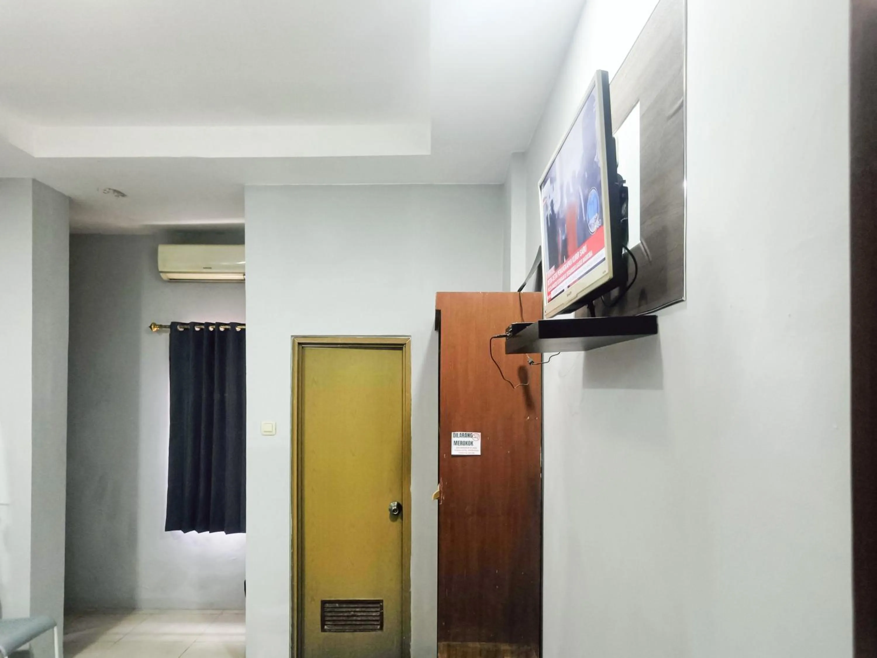 Bedroom in Hotel Prisma Mitra RedDoorz