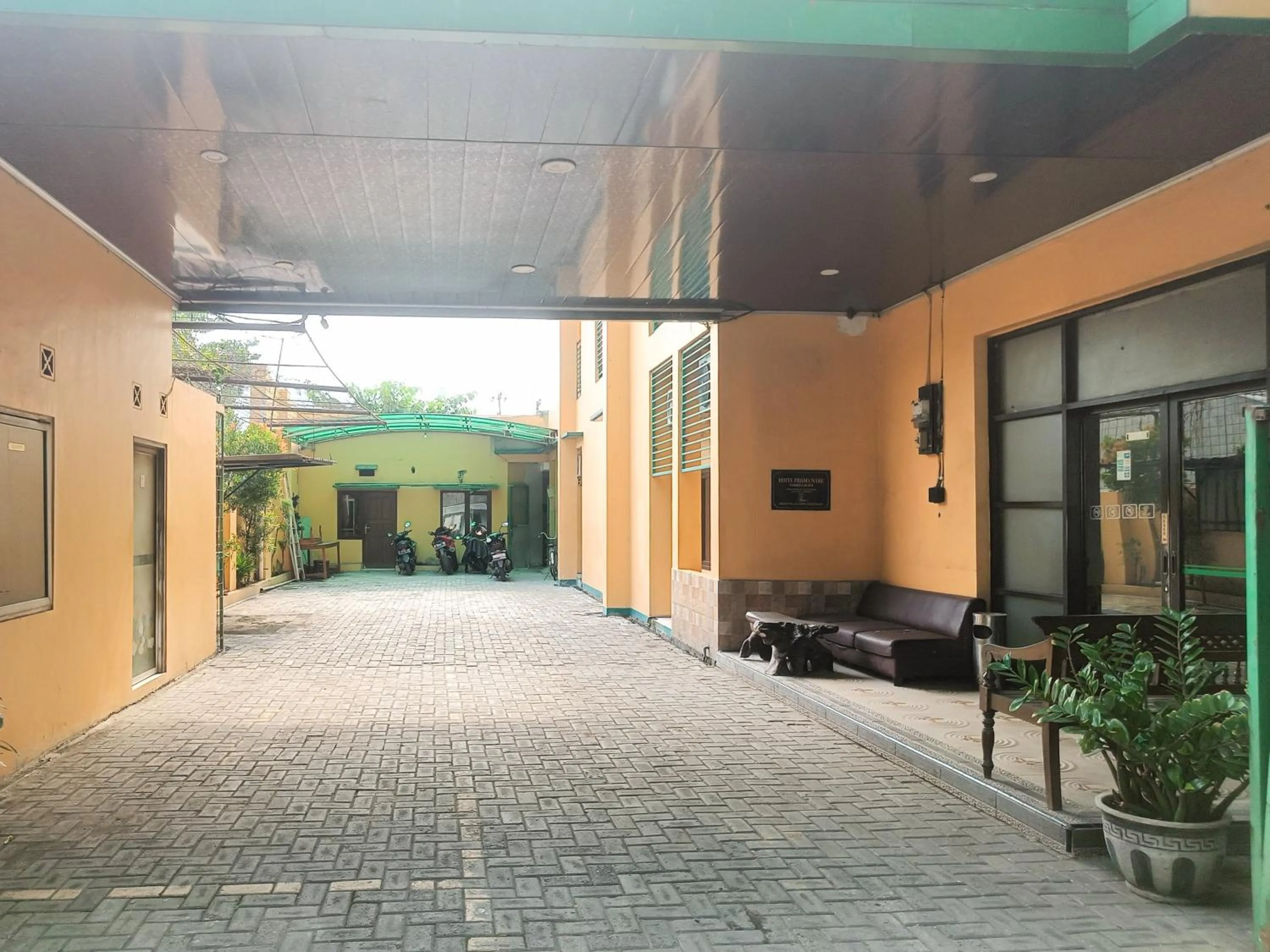 Property building in Hotel Prisma Mitra RedDoorz