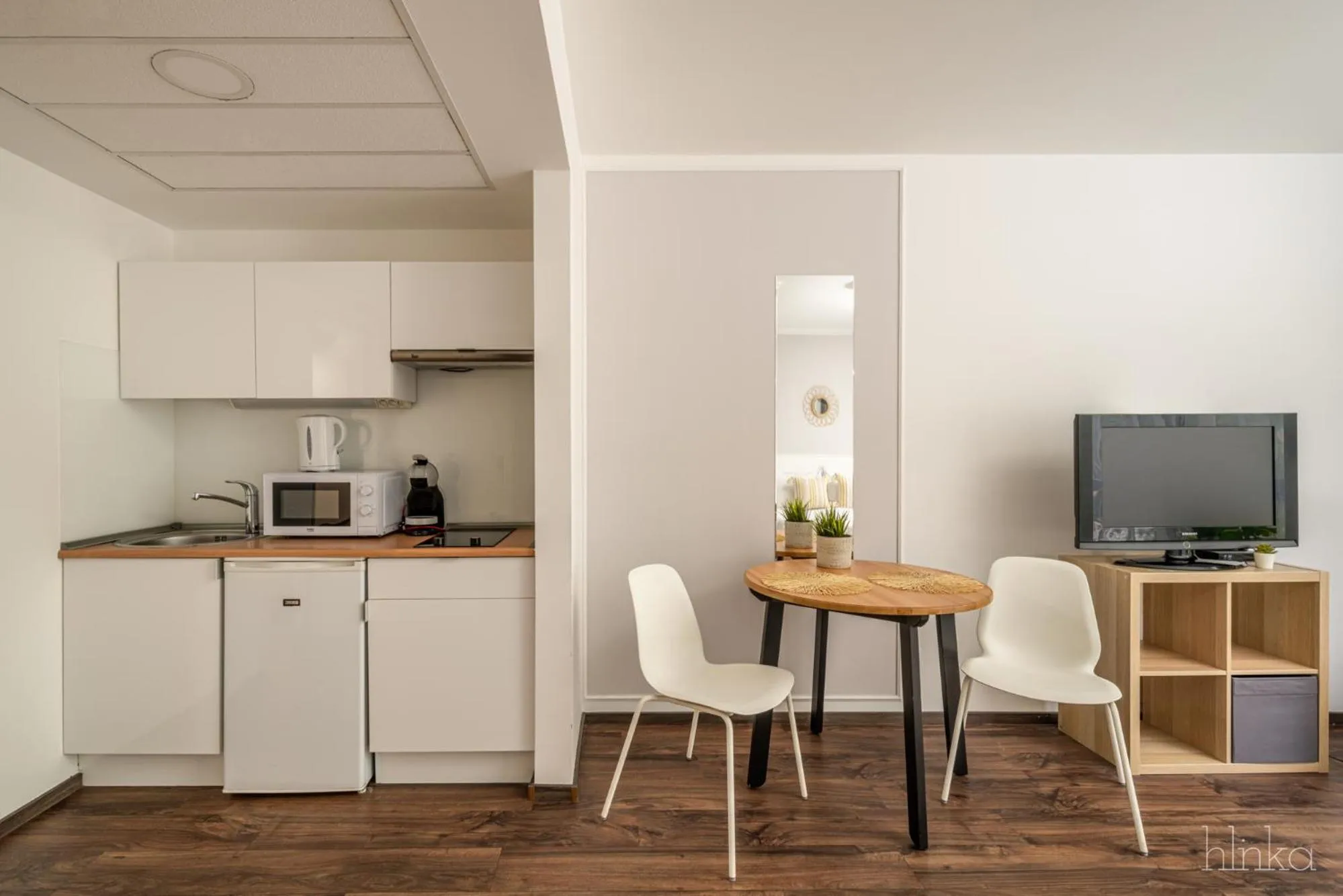 Photo of the whole room in Vagabond Downtown