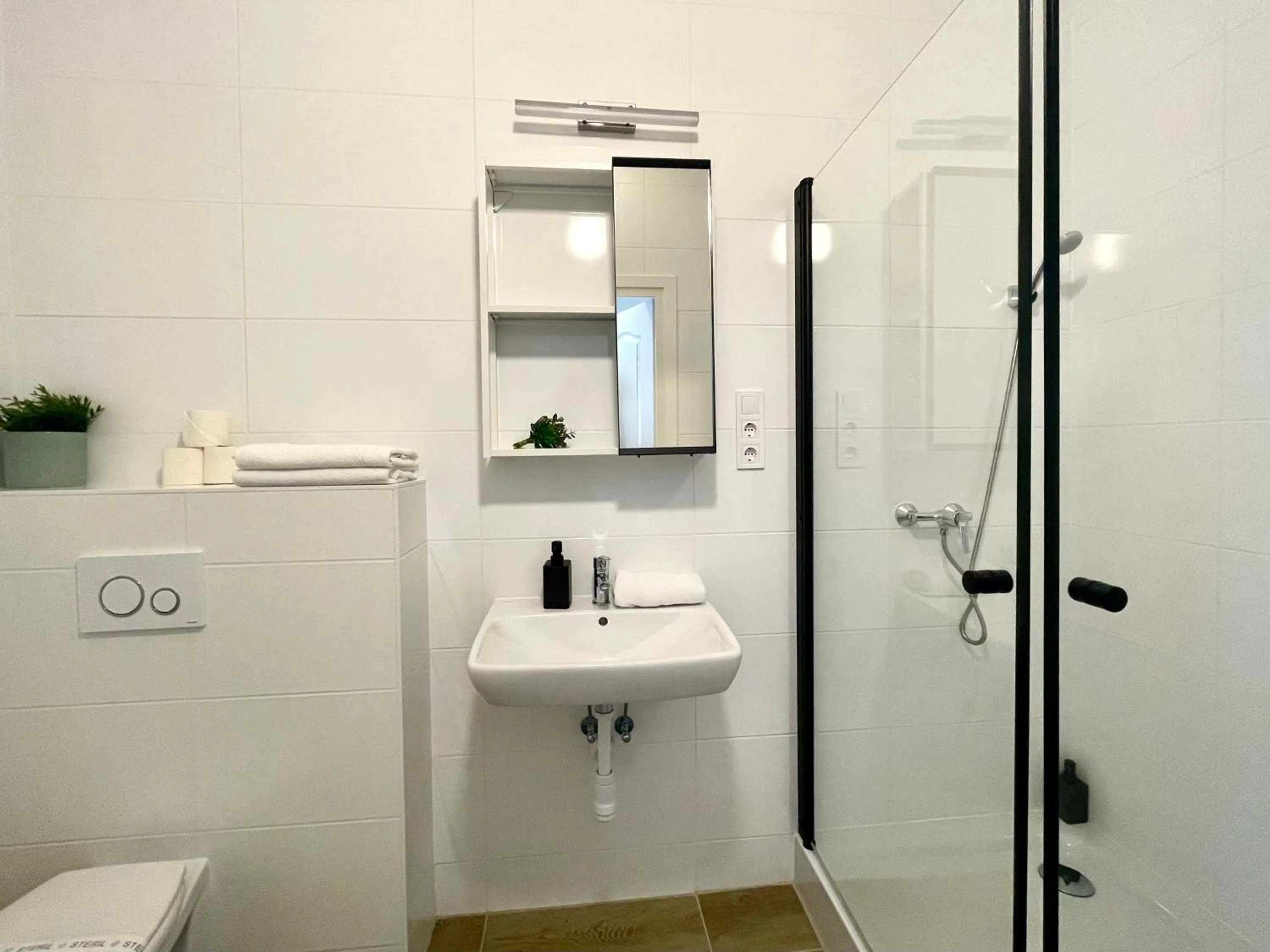 Shower in Vagabond Downtown