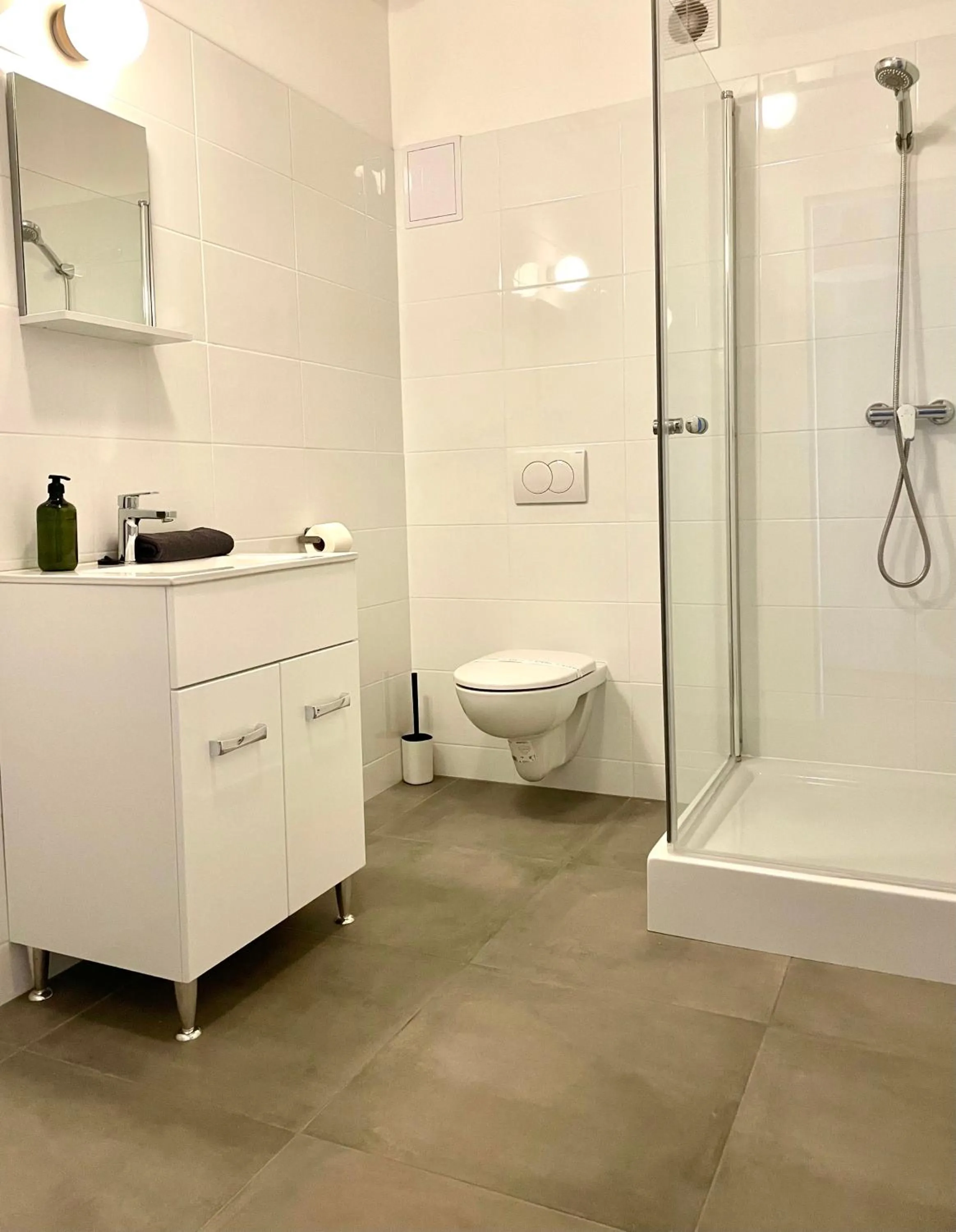 Shower in Vagabond Downtown