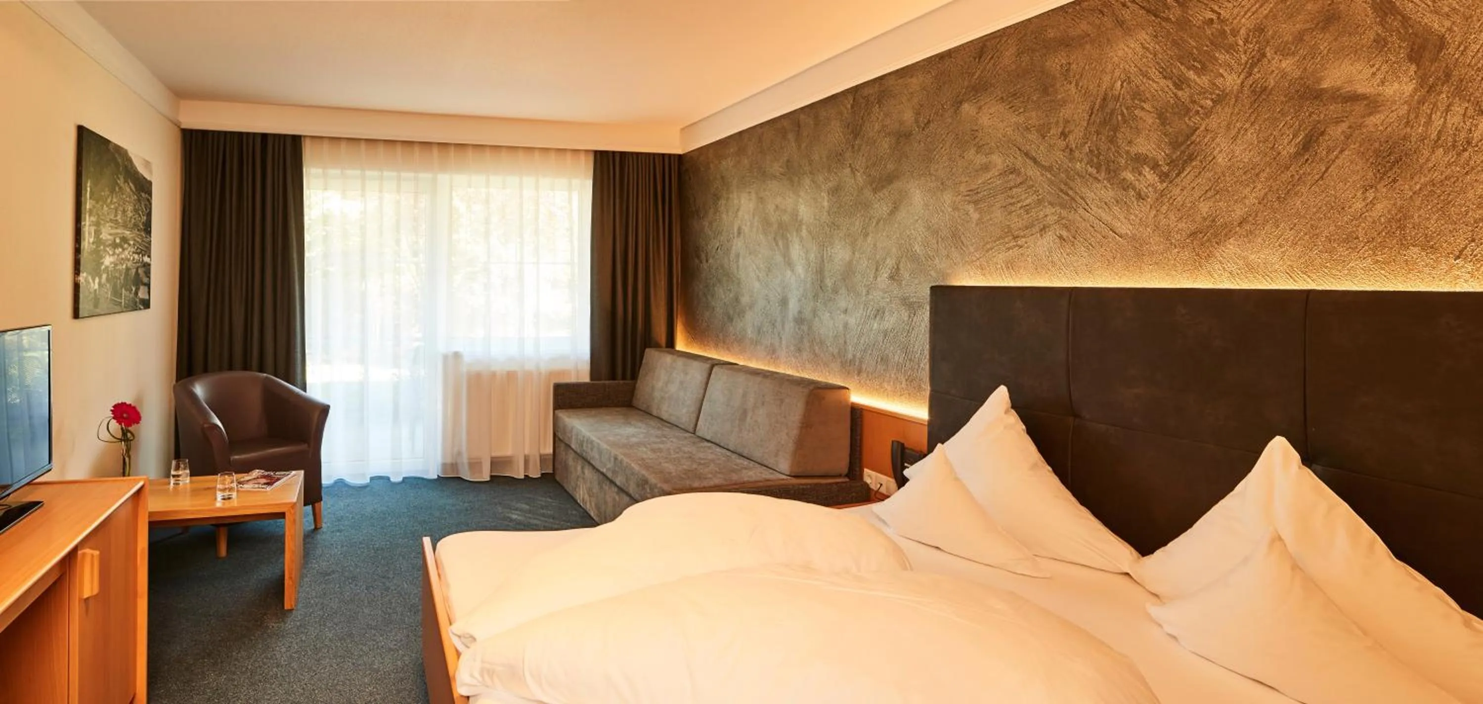 Photo of the whole room, Bed in Hotel Post