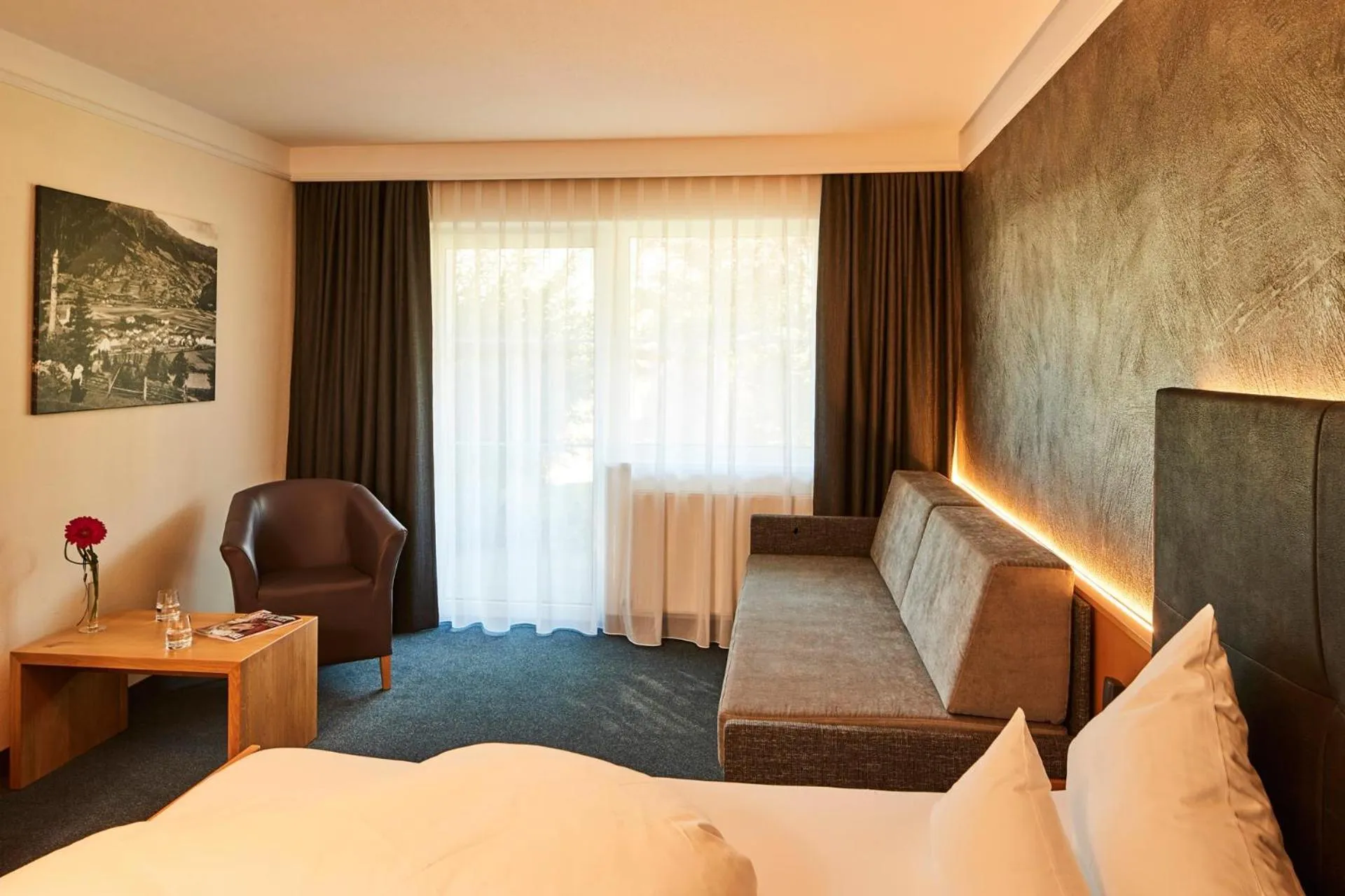 Photo of the whole room, Bed in Hotel Post