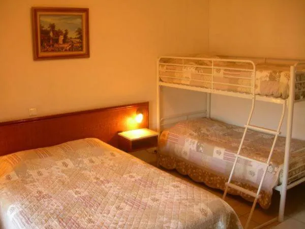 Bed in Hôtel de la Madeleine Anduze