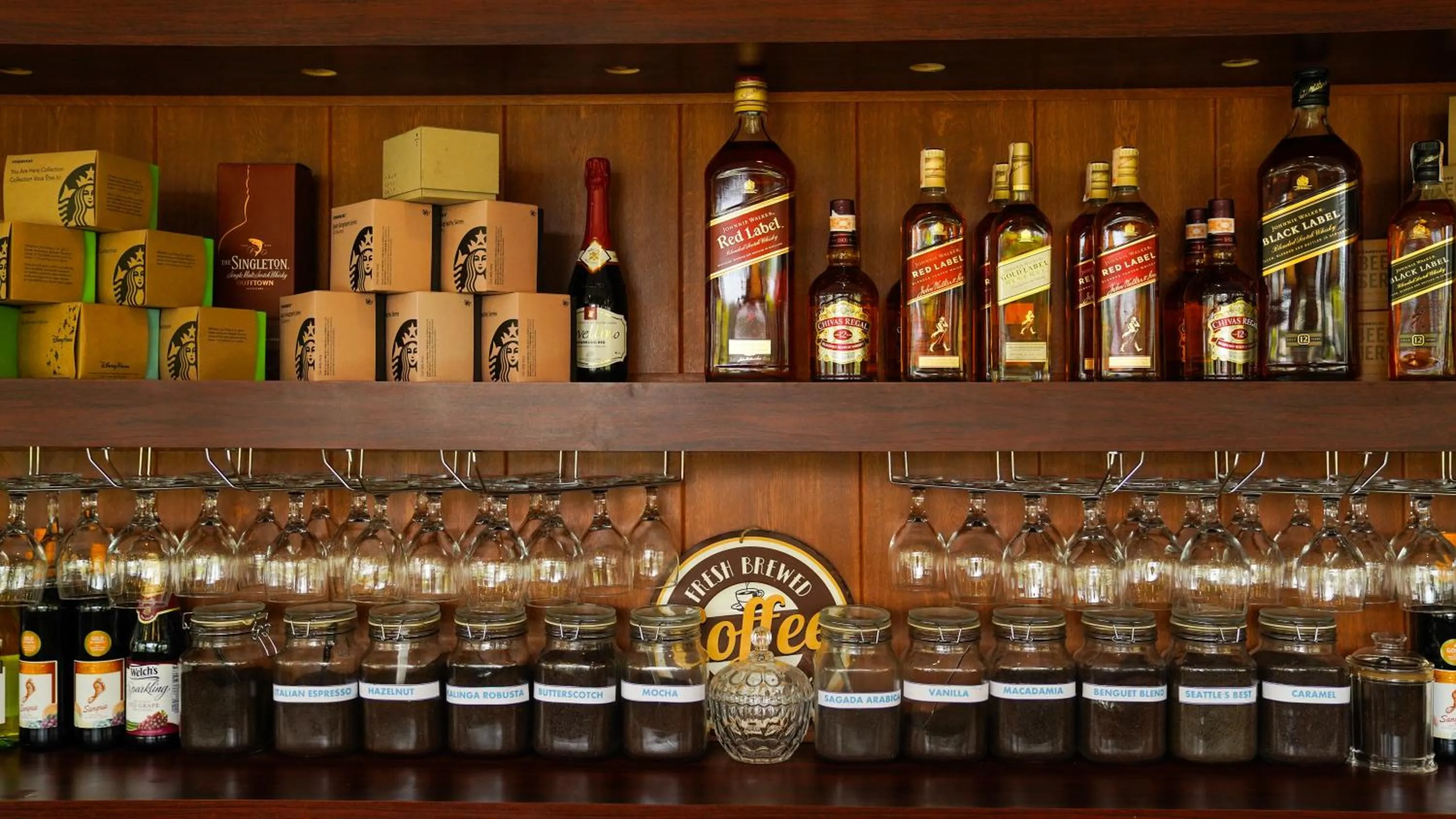 Restaurant/places to eat in A&A Garden Suites