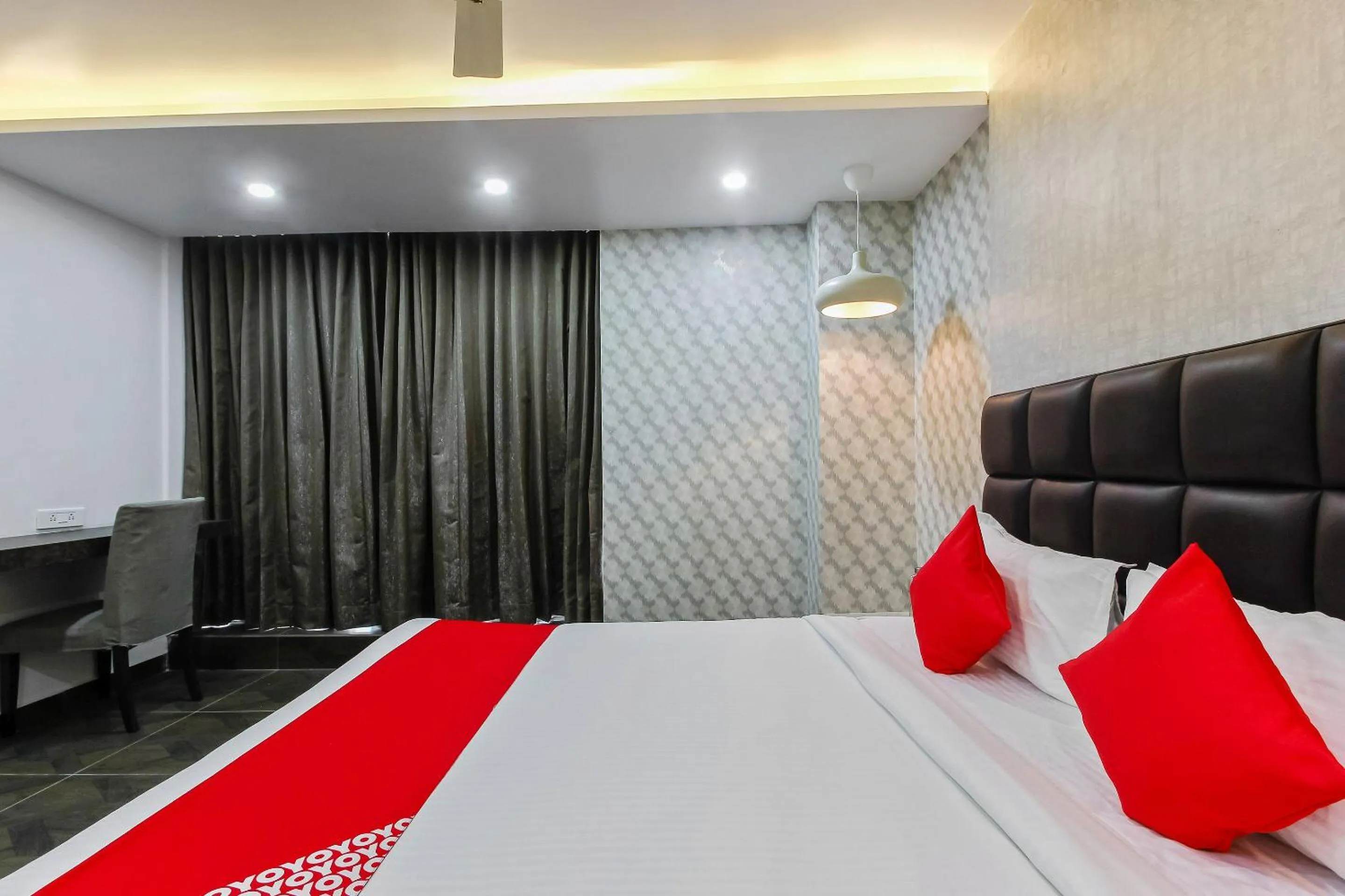 Bedroom in Capital O Hoysala Inn