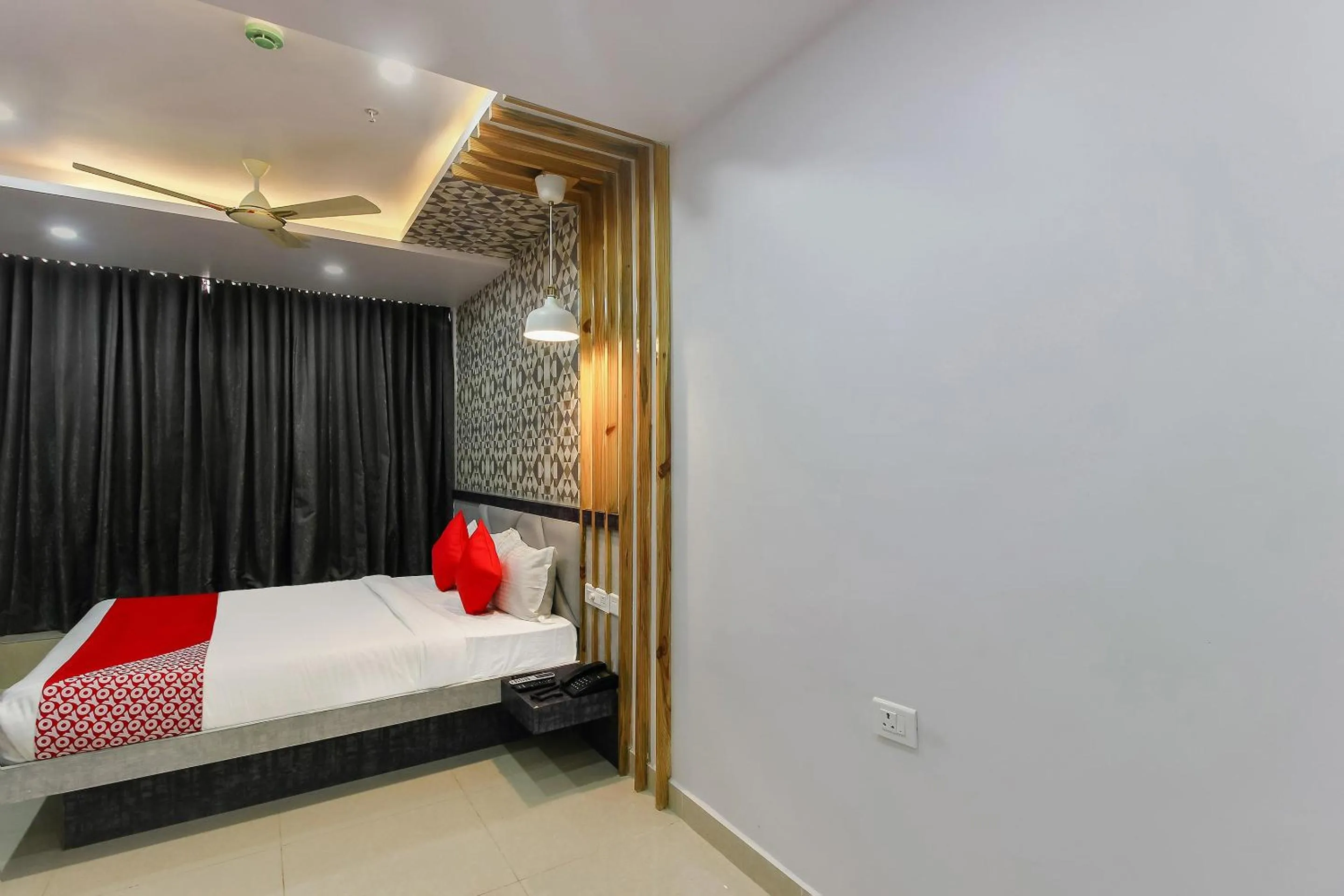 Lobby or reception, Bed in Capital O Hoysala Inn