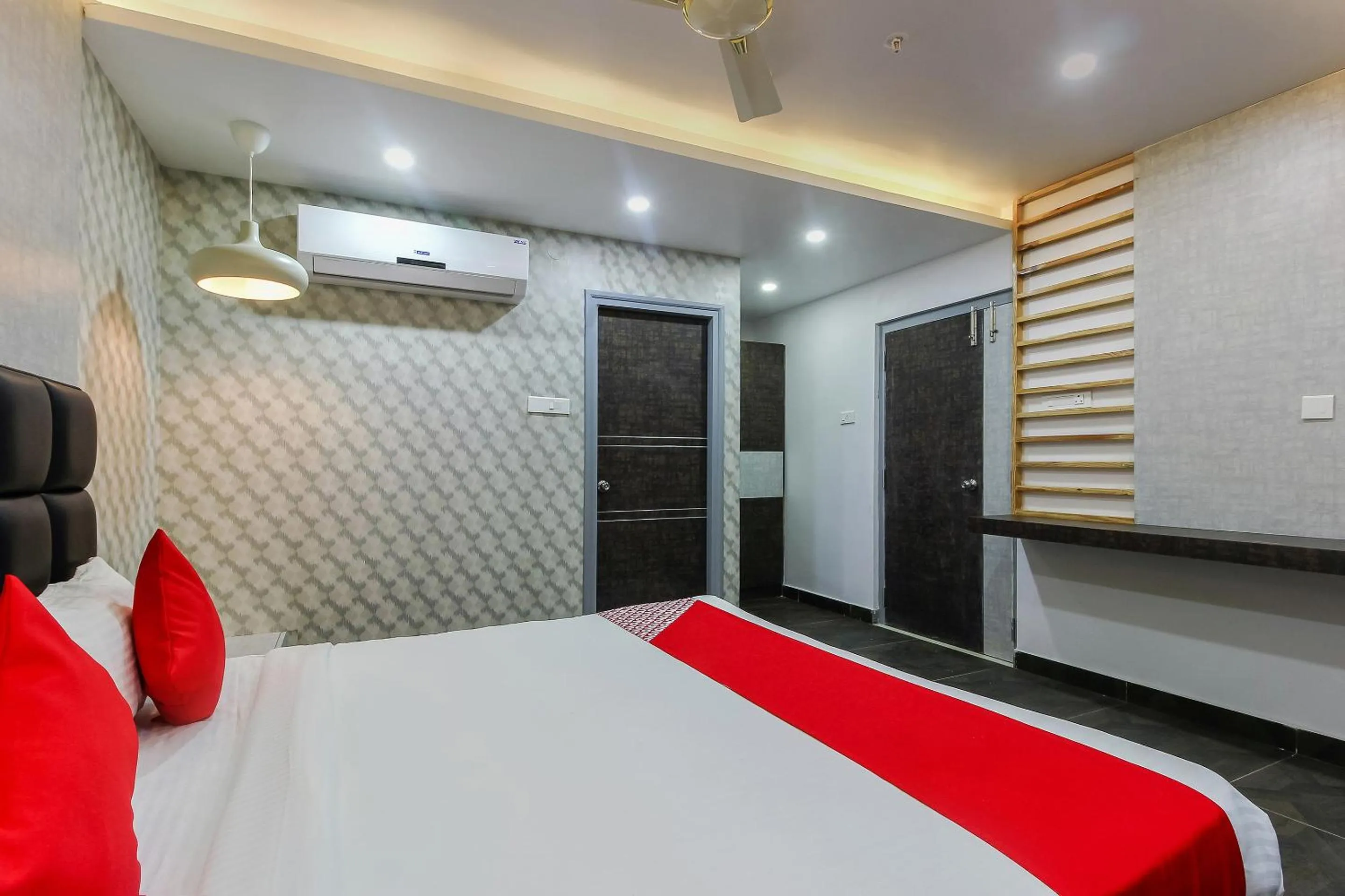 Bedroom, Bed in Capital O Hoysala Inn