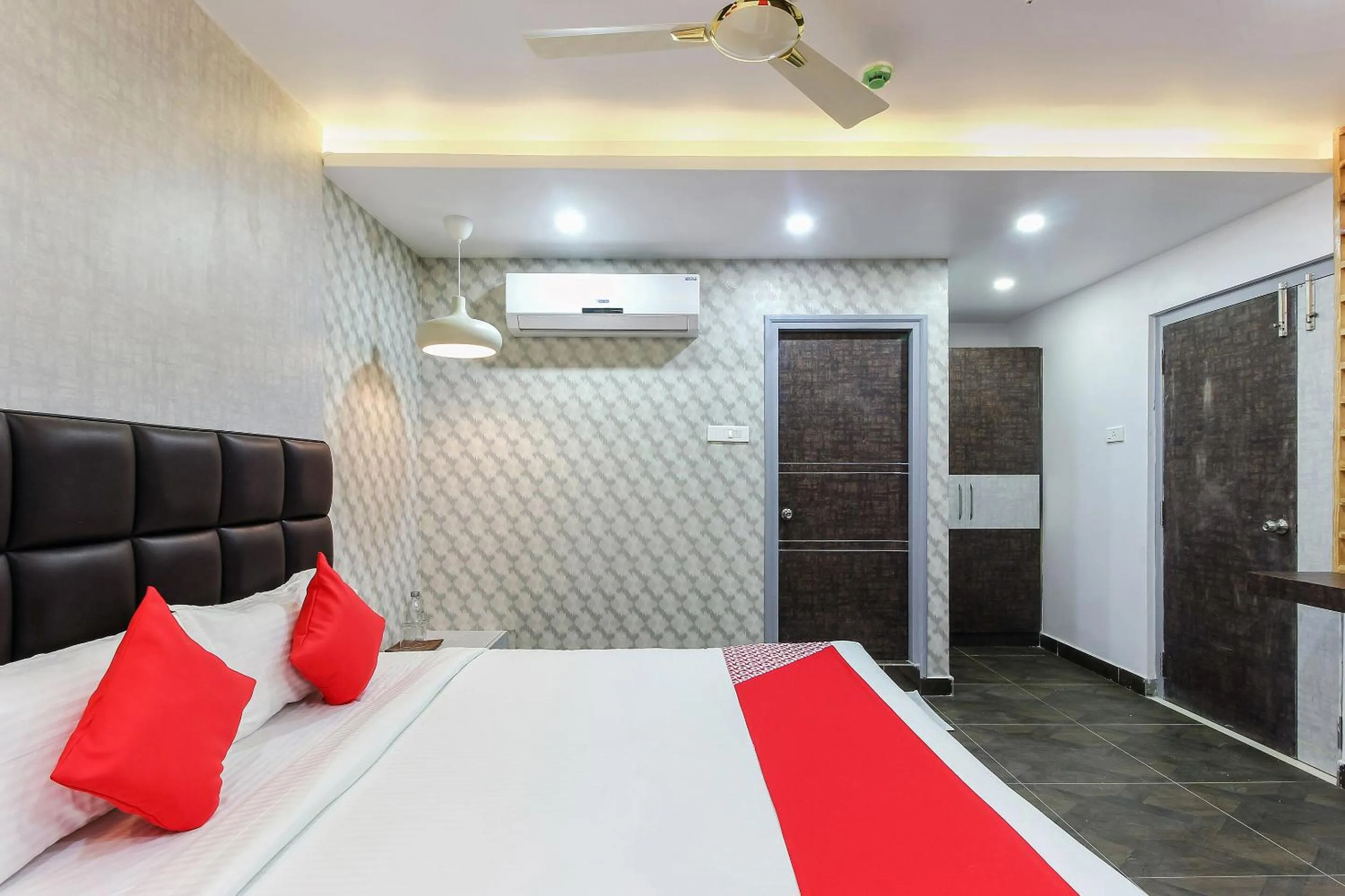 Bedroom, Bed in Capital O Hoysala Inn