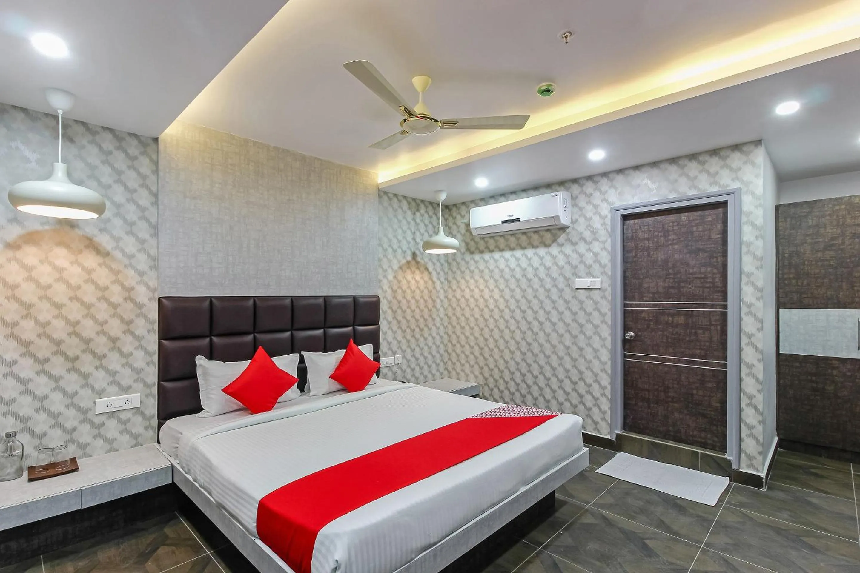 Bedroom, Bed in Capital O Hoysala Inn