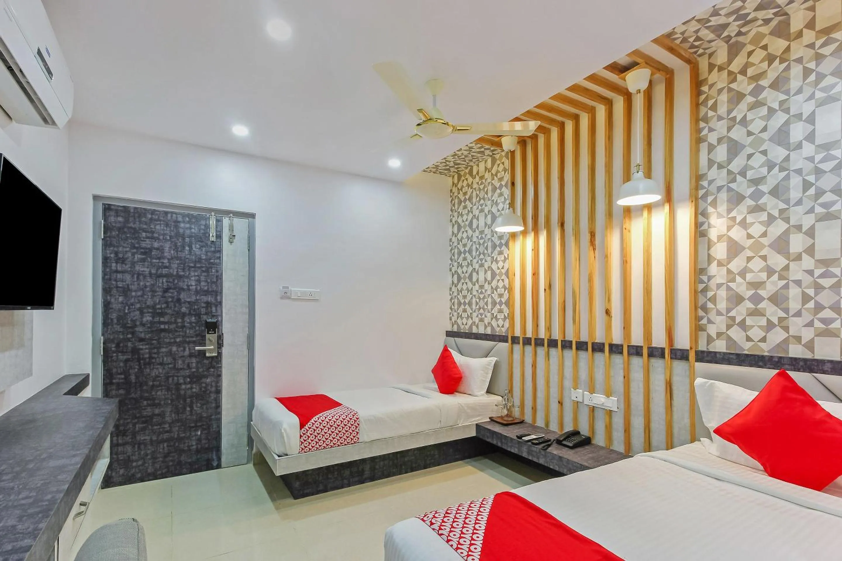 Bedroom, Bed in Capital O Hoysala Inn