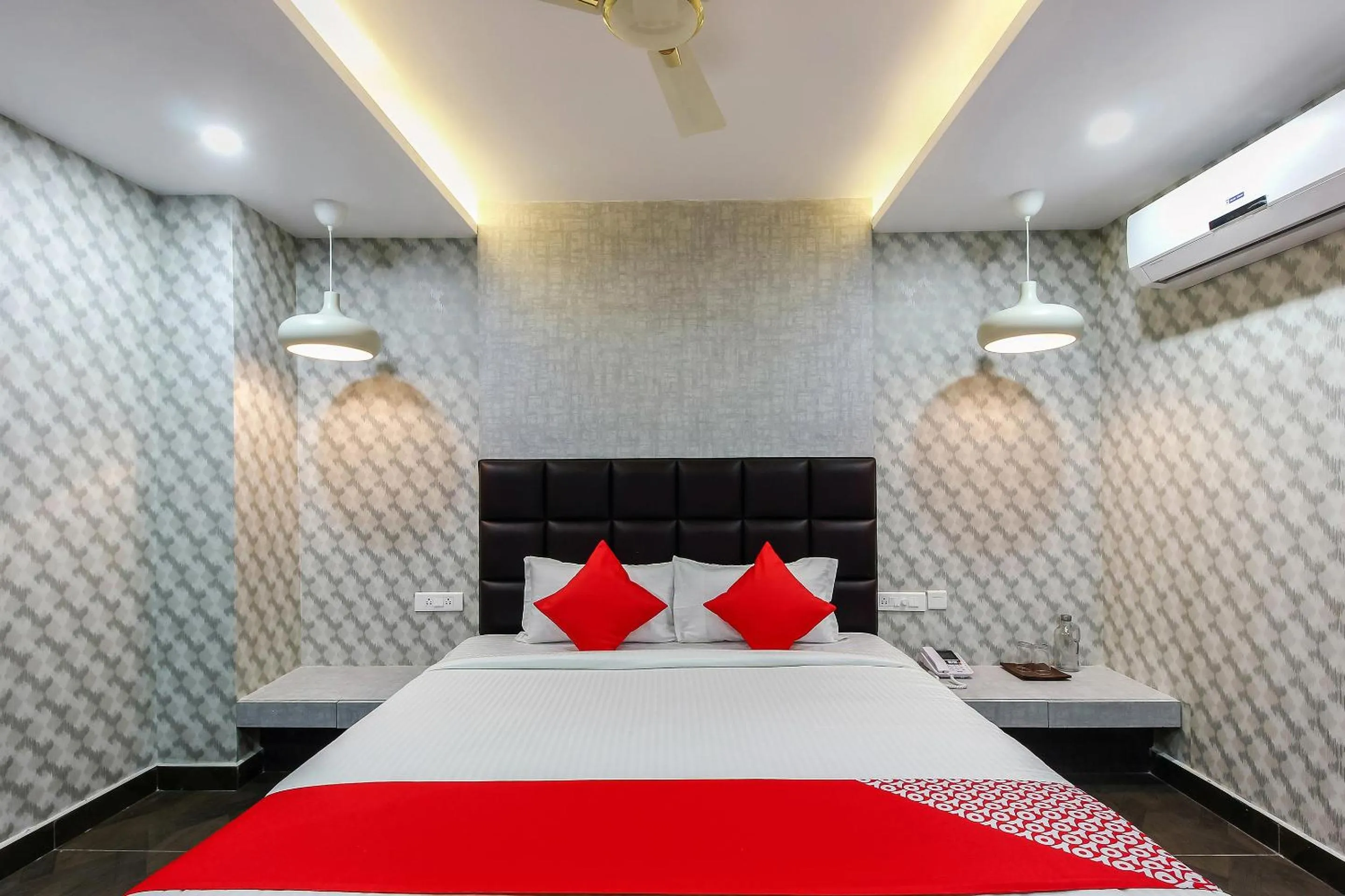 Bedroom, Bed in Capital O Hoysala Inn