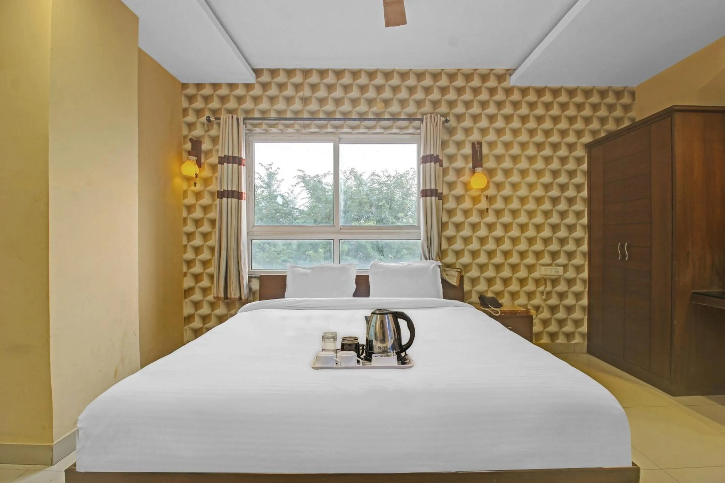 Bedroom in Collection O Regal Near ISKON TEMPLE , ABIDS